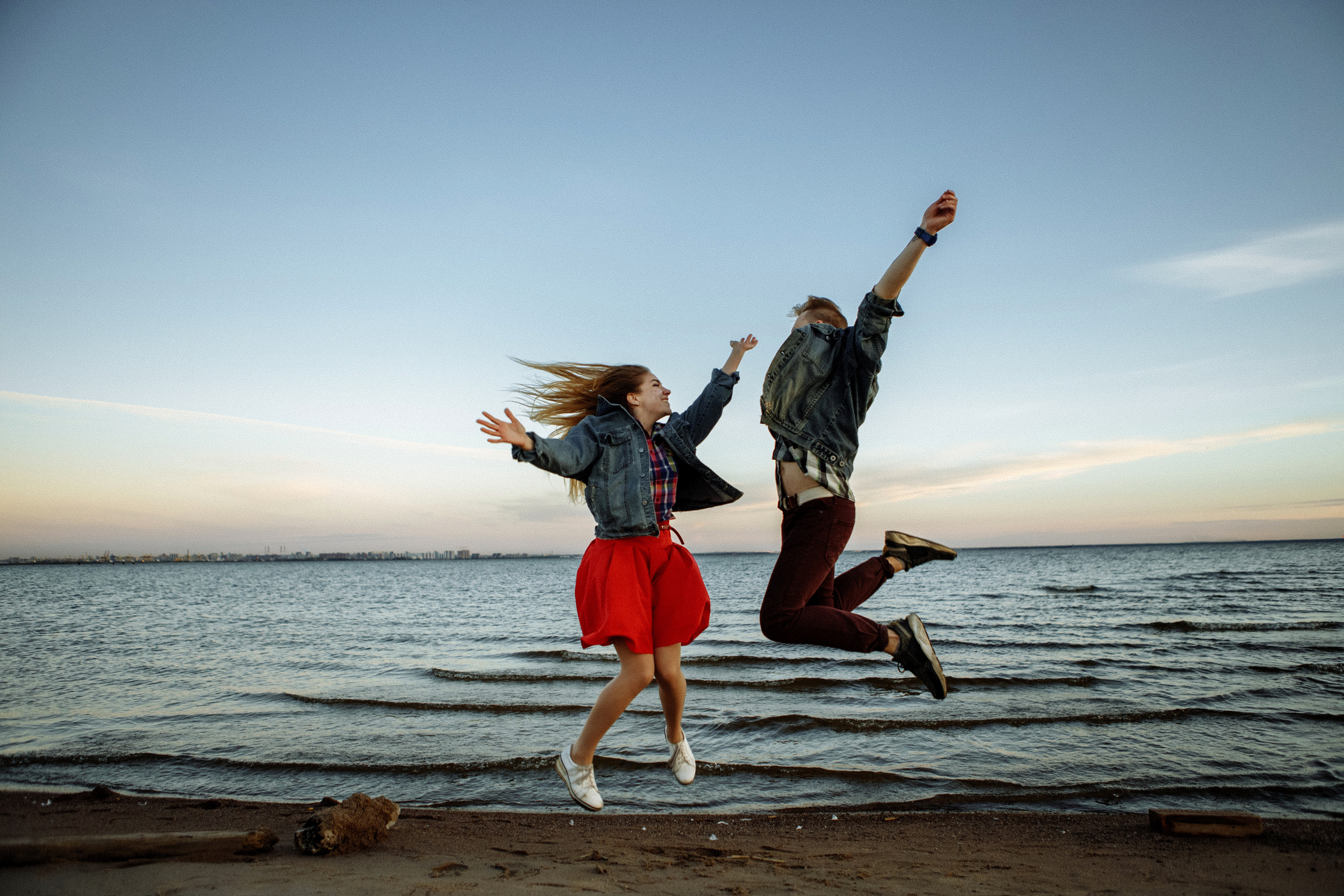 Предсвадебная лавстори около гостиницы Прибалтийская