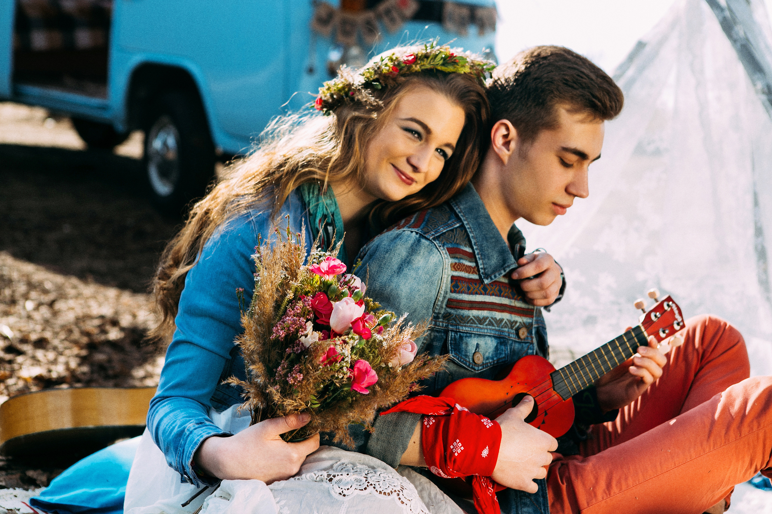 Лавстори в стиле хиппи - нестареющая классика с влюбленной парой