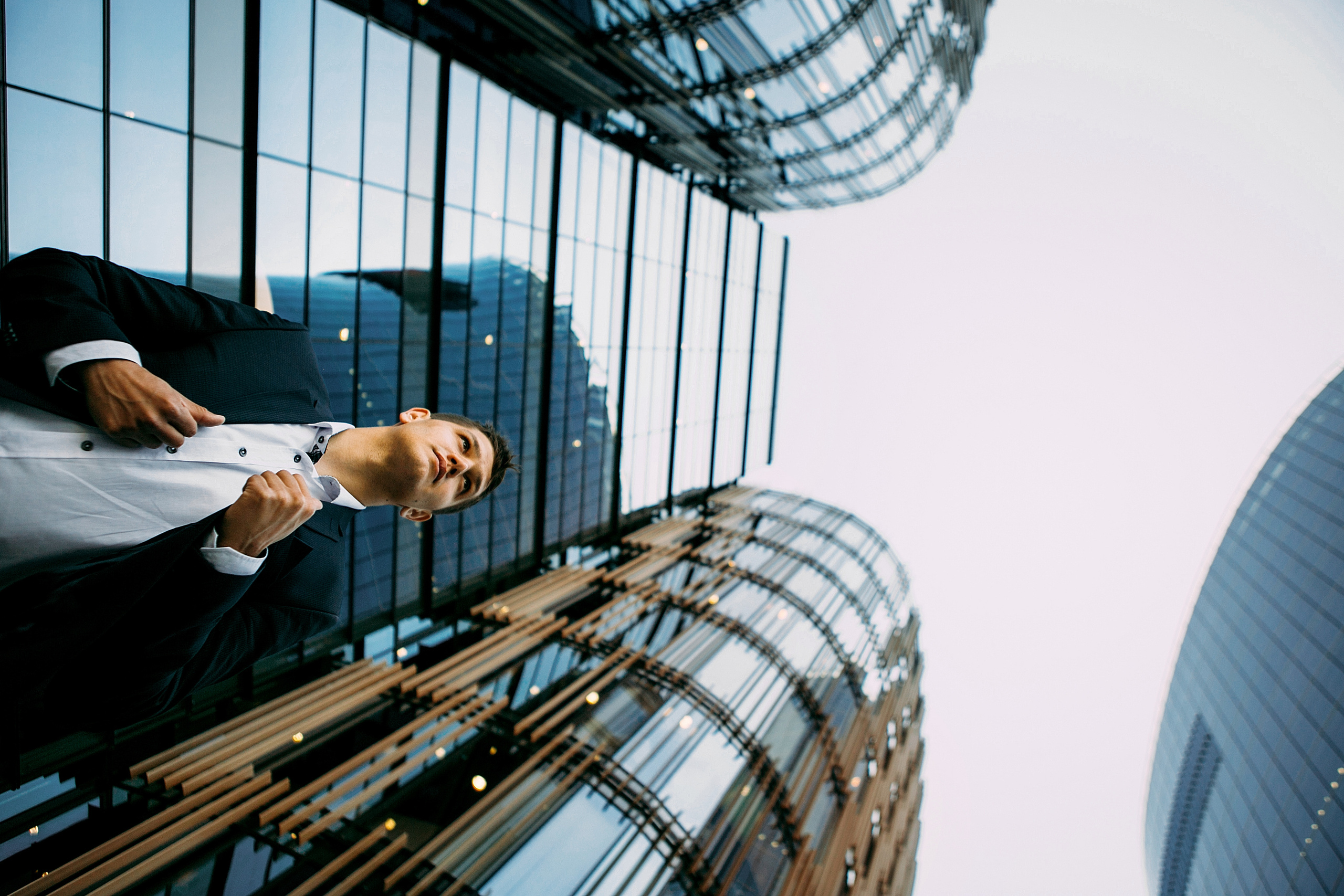 Классическая лавстори фотосессия около банка Санкт-Петербург