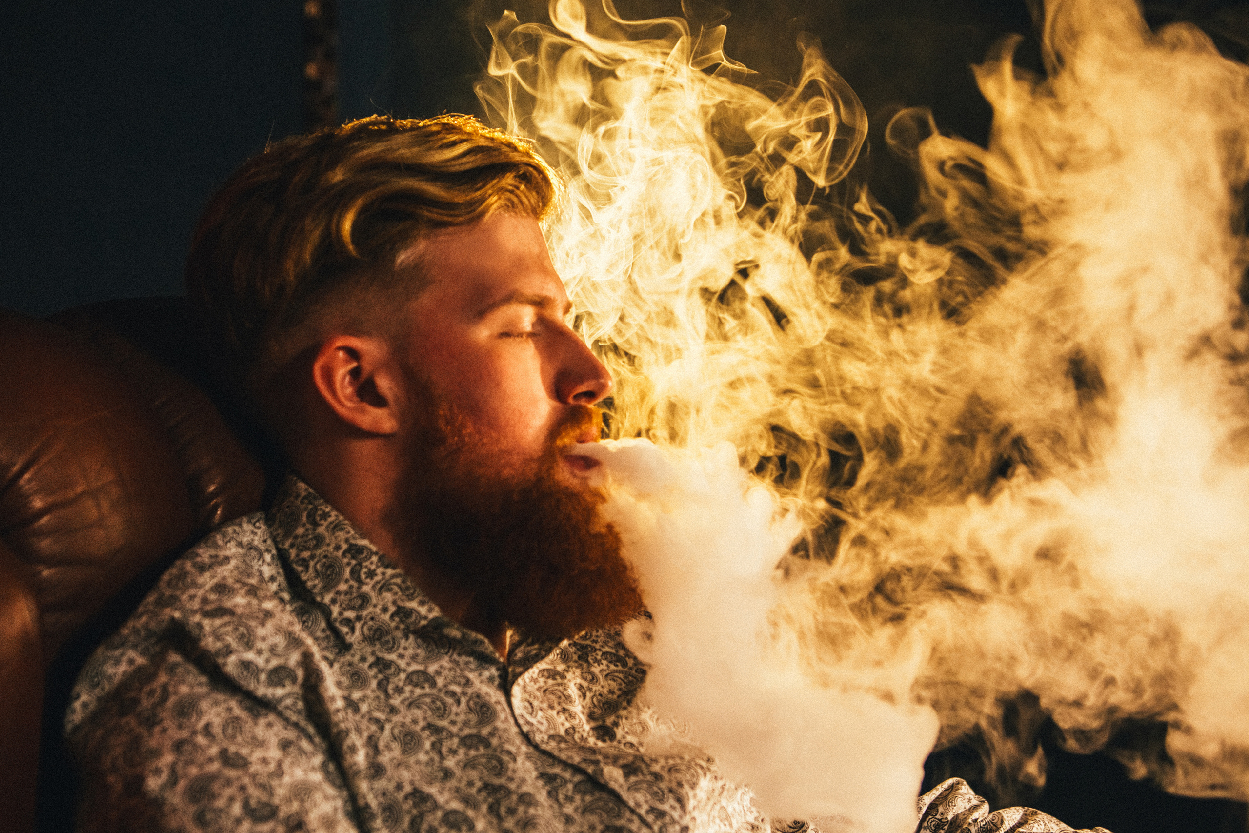 Студийная съемка лавстори стильных ребят