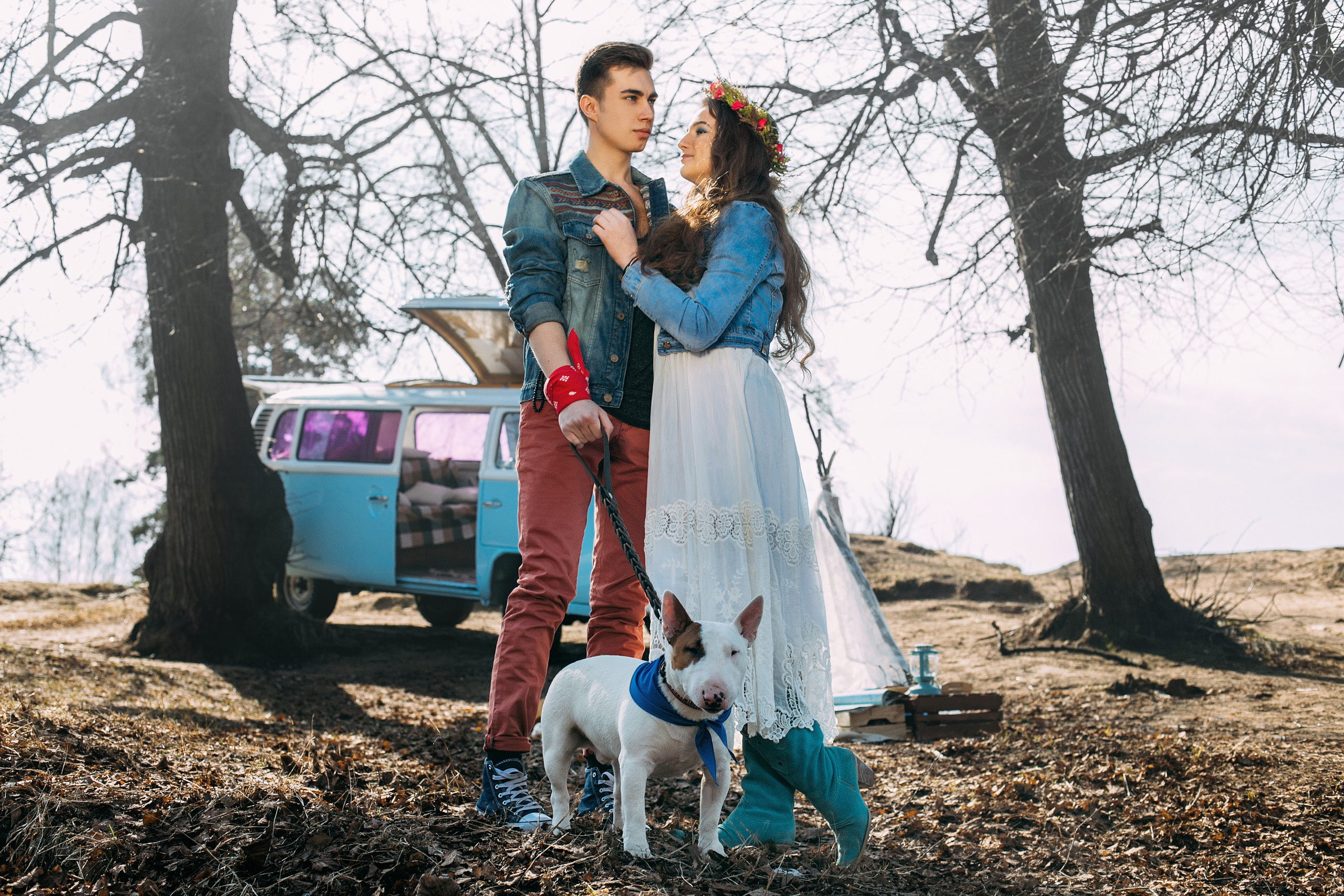 Лавстори в стиле хиппи - нестареющая классика с влюбленной парой