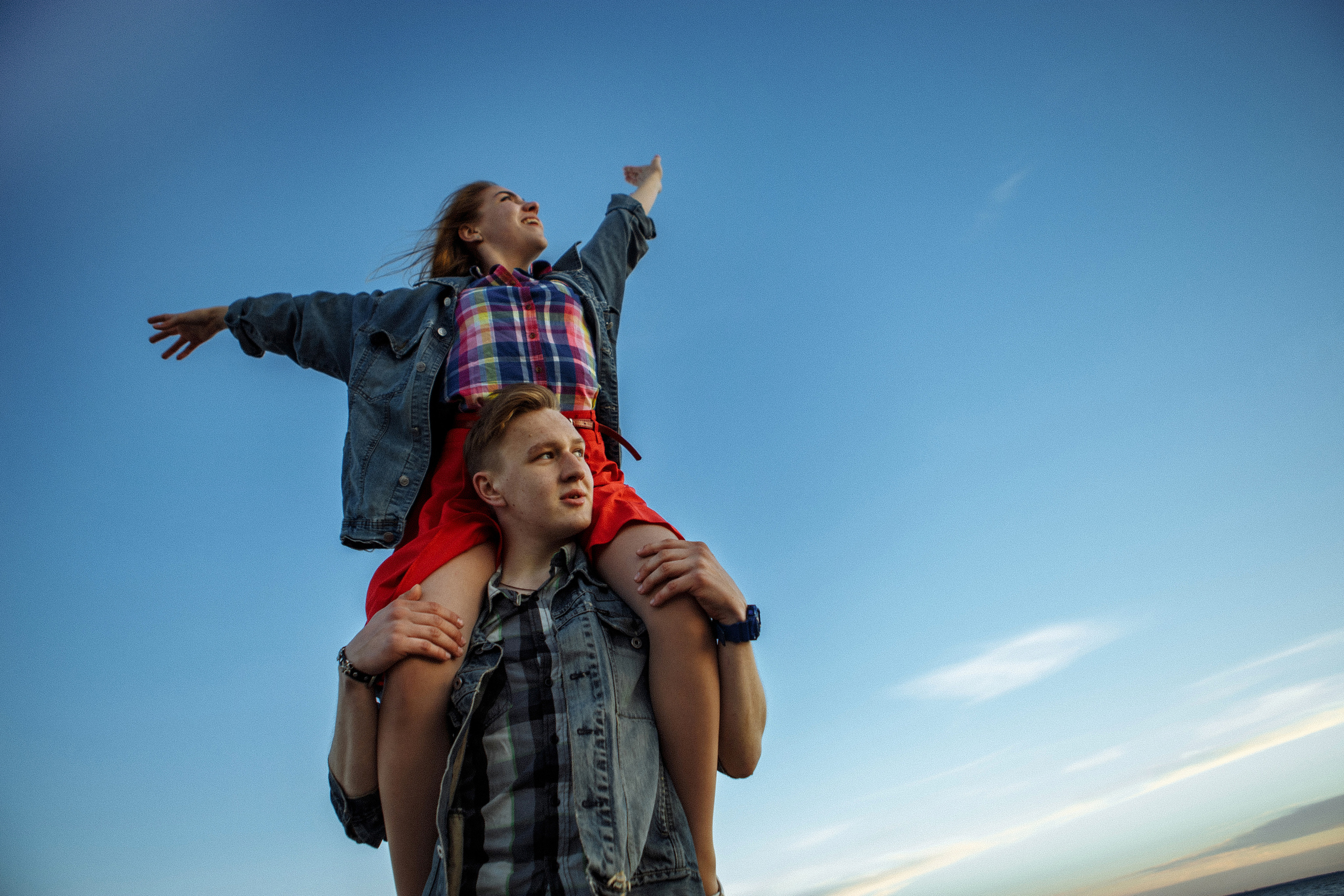 Предсвадебная лавстори около гостиницы Прибалтийская