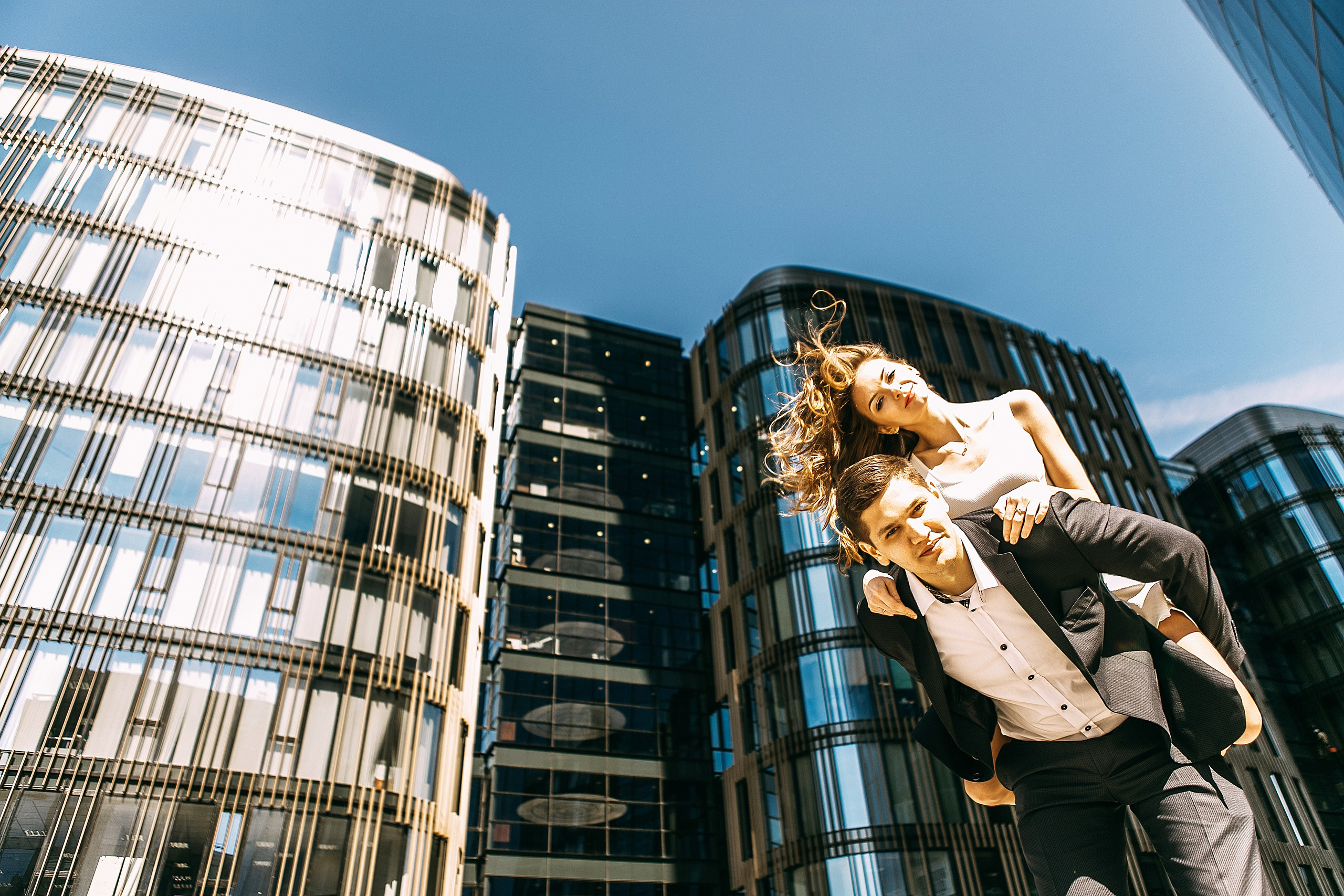 Классическая лавстори фотосессия около банка Санкт-Петербург