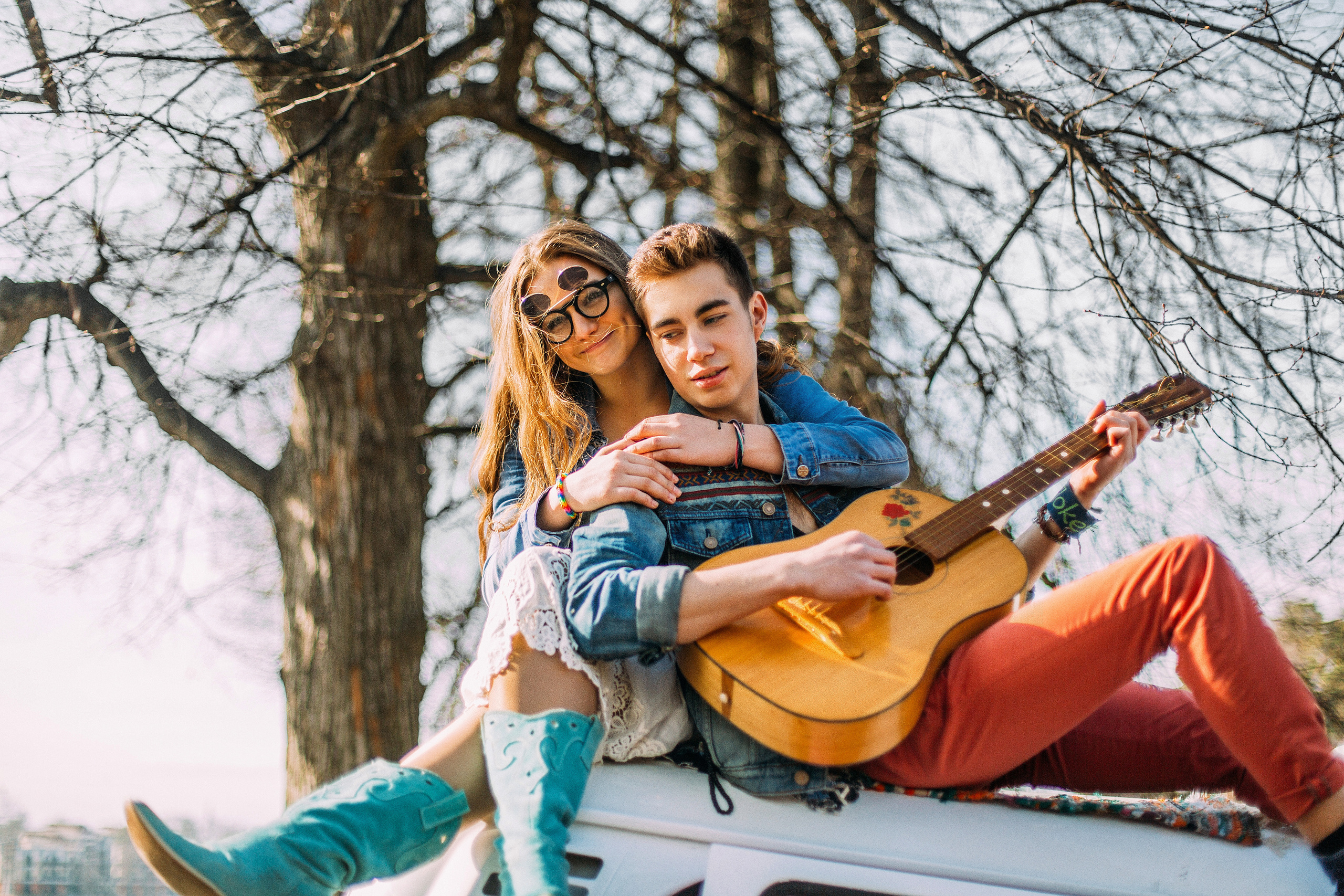 Лавстори в стиле хиппи - нестареющая классика с влюбленной парой