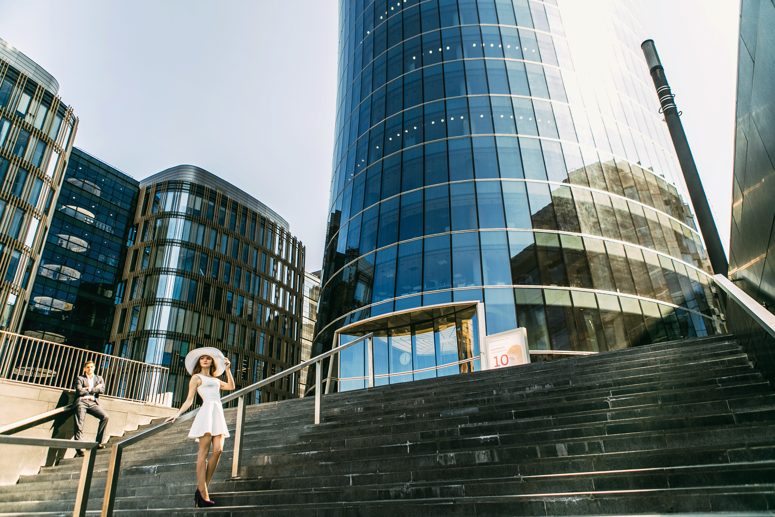 Классическая лавстори фотосессия около банка Санкт-Петербург