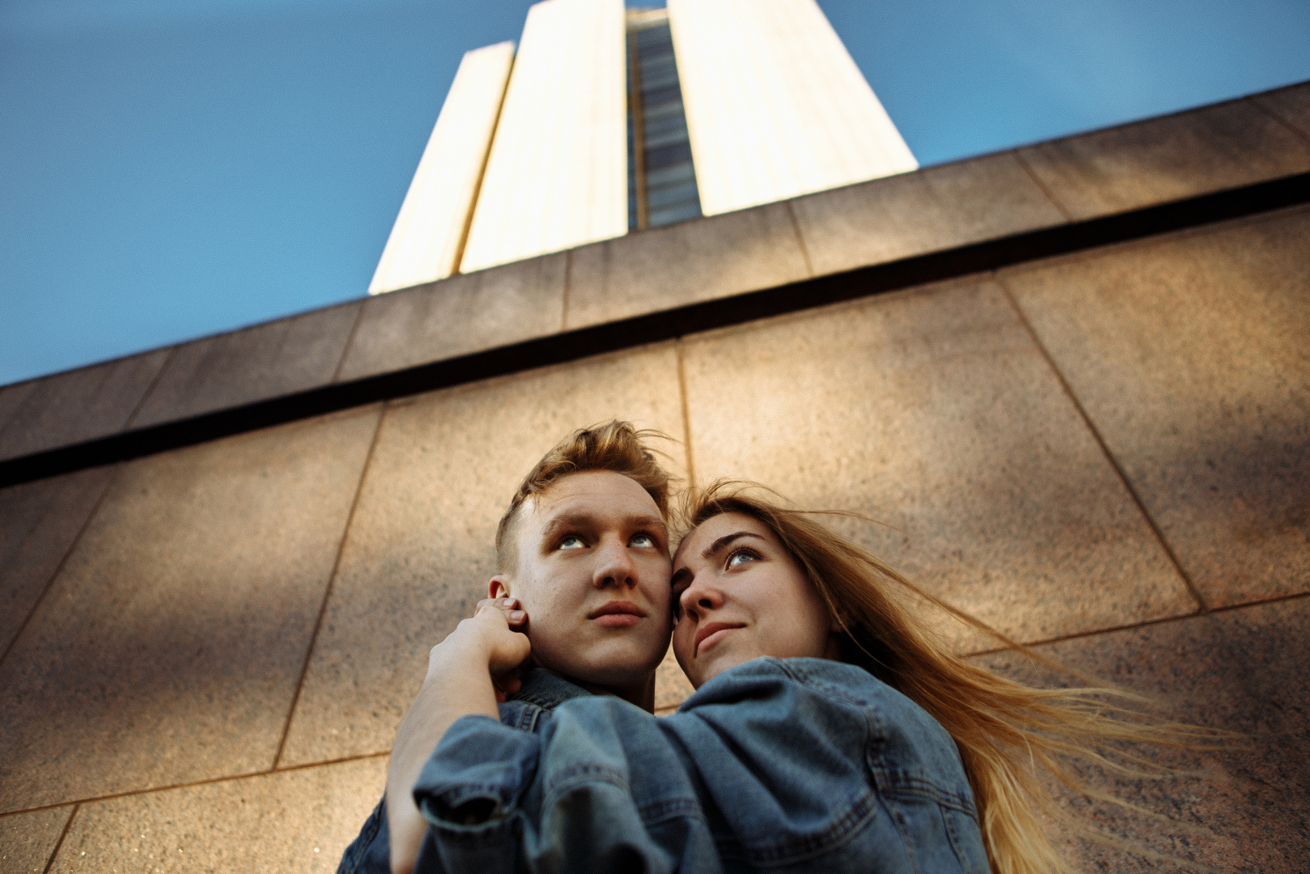 Предсвадебная лавстори около гостиницы Прибалтийская