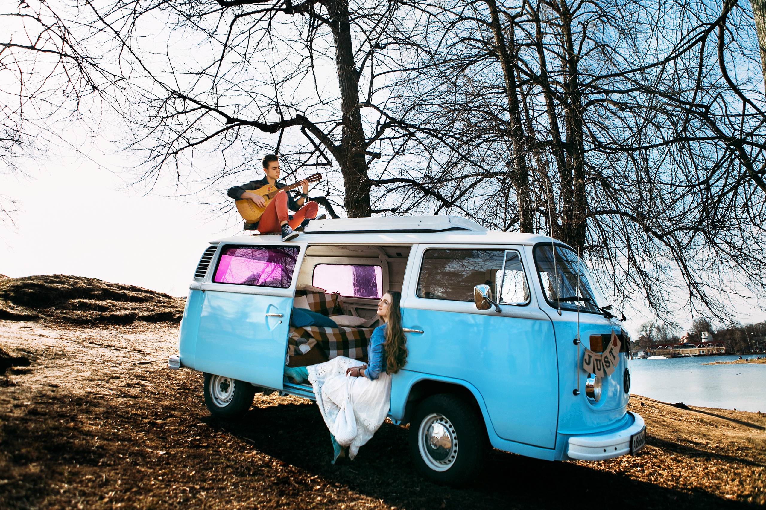 Лавстори в стиле хиппи - нестареющая классика с влюбленной парой