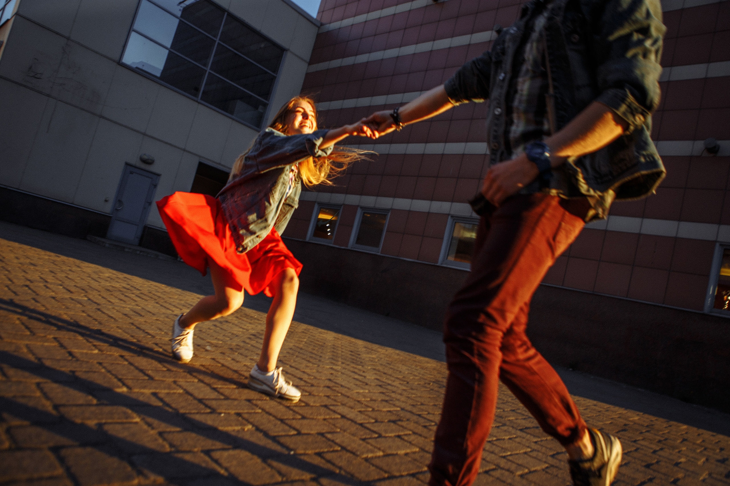 Предсвадебная лавстори около гостиницы Прибалтийская