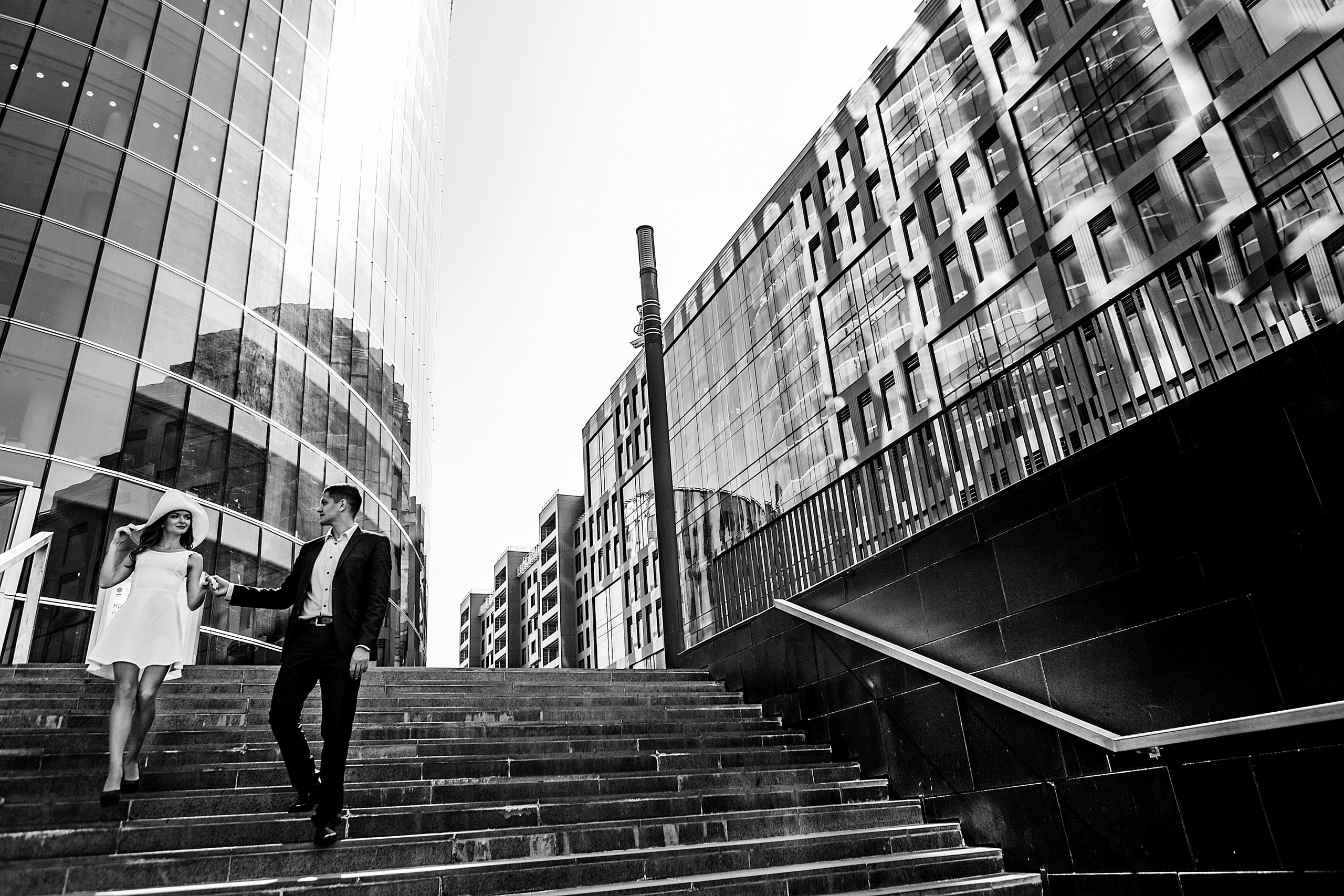 Классическая лавстори фотосессия около банка Санкт-Петербург