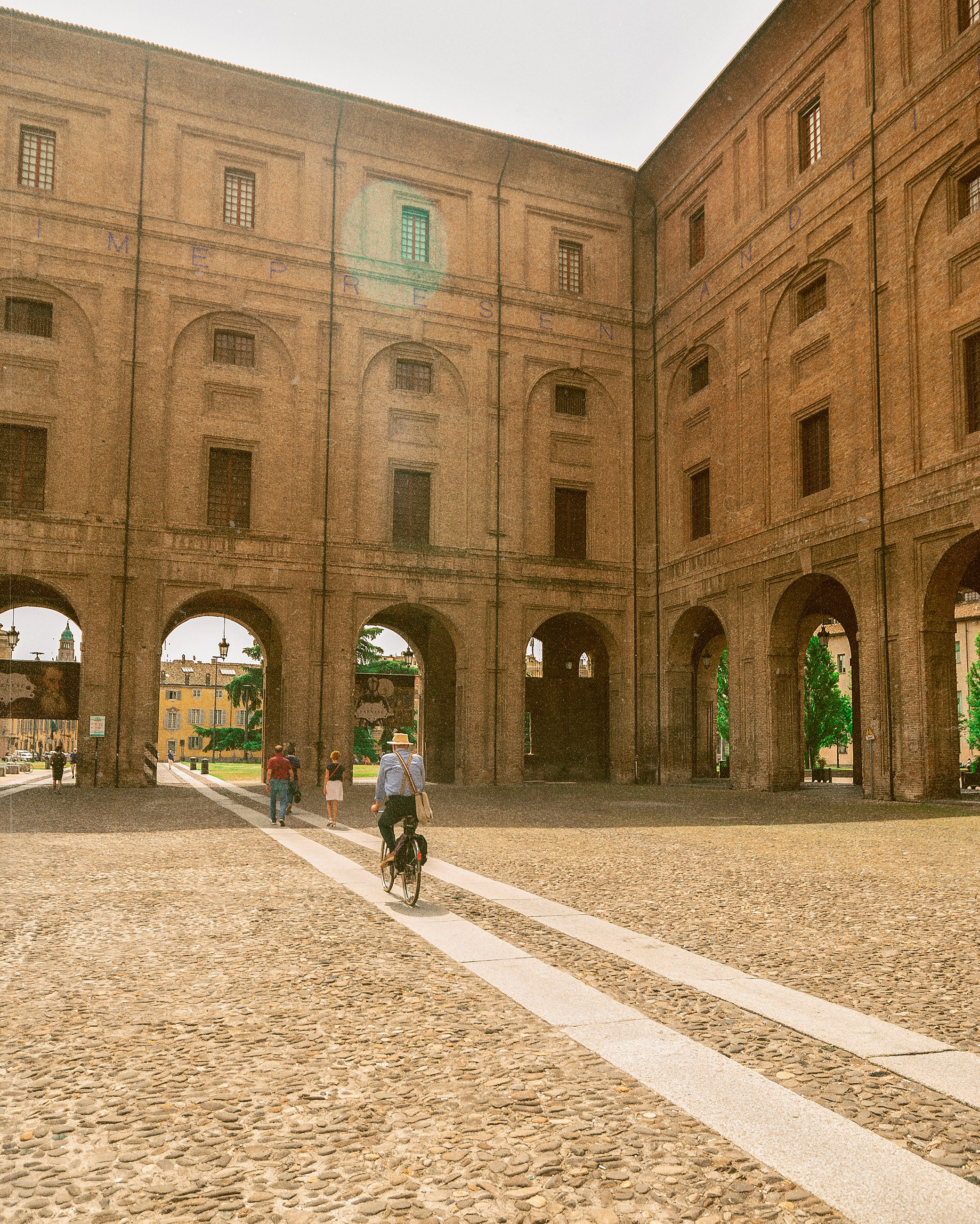 C i t i e s. Your photographer