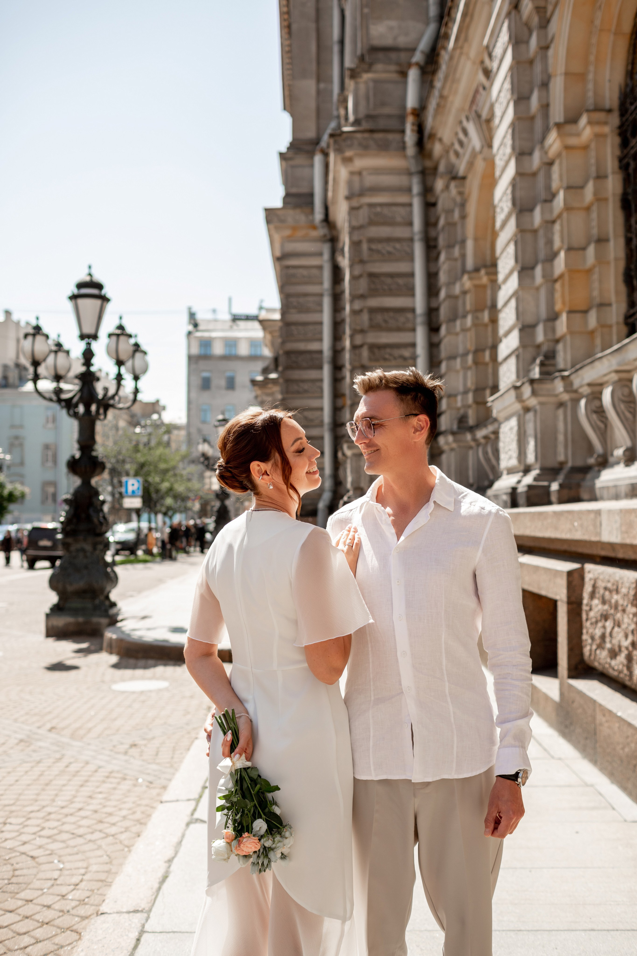 Свадебная фотопрогулка по улицам Петербурга. Свадебный фотограф Кирилл Белый