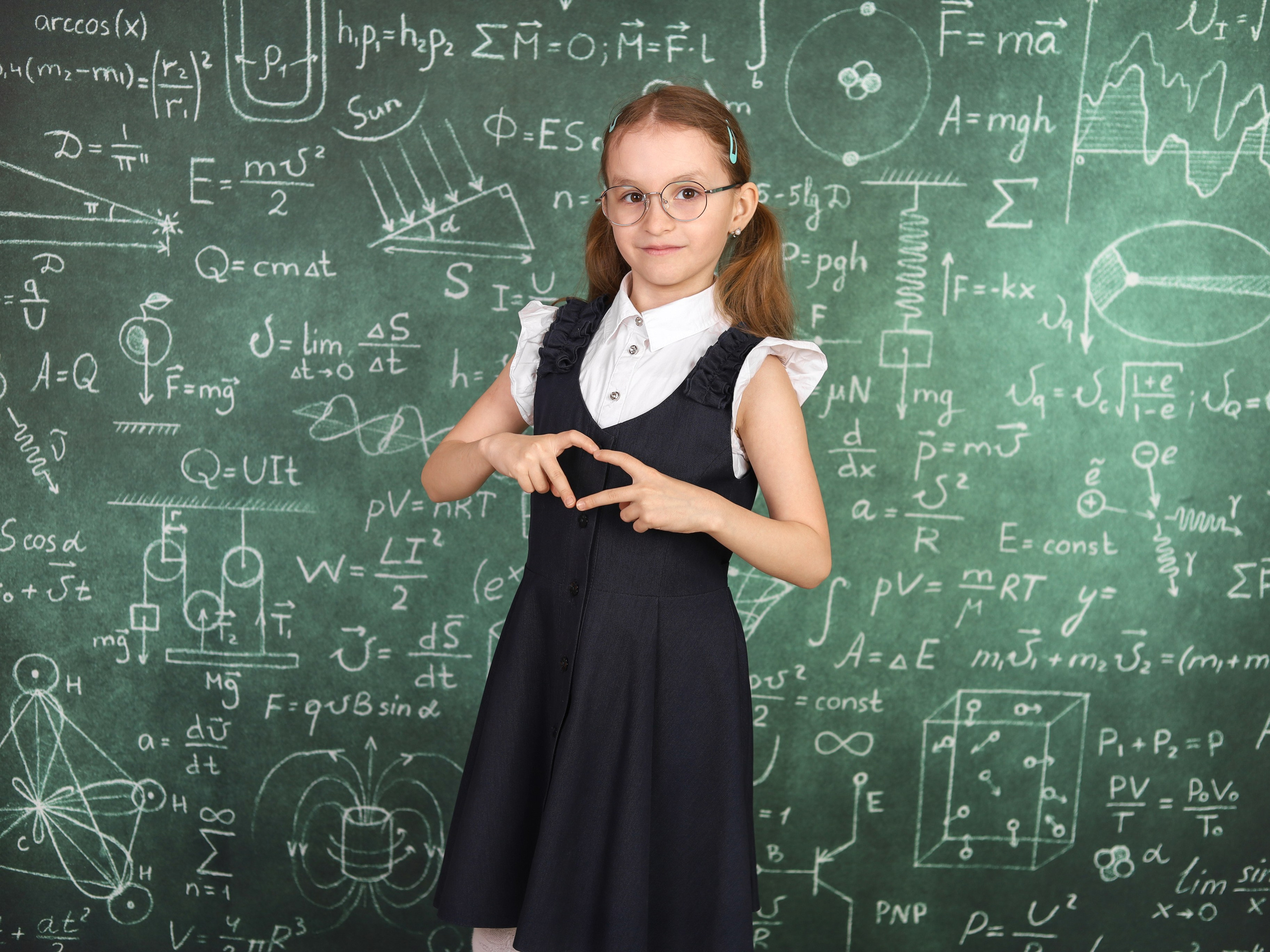 Выпускная книга "Ветер". Выпускные альбомы в Тюмени для школ, садов, вузов спортивных секций