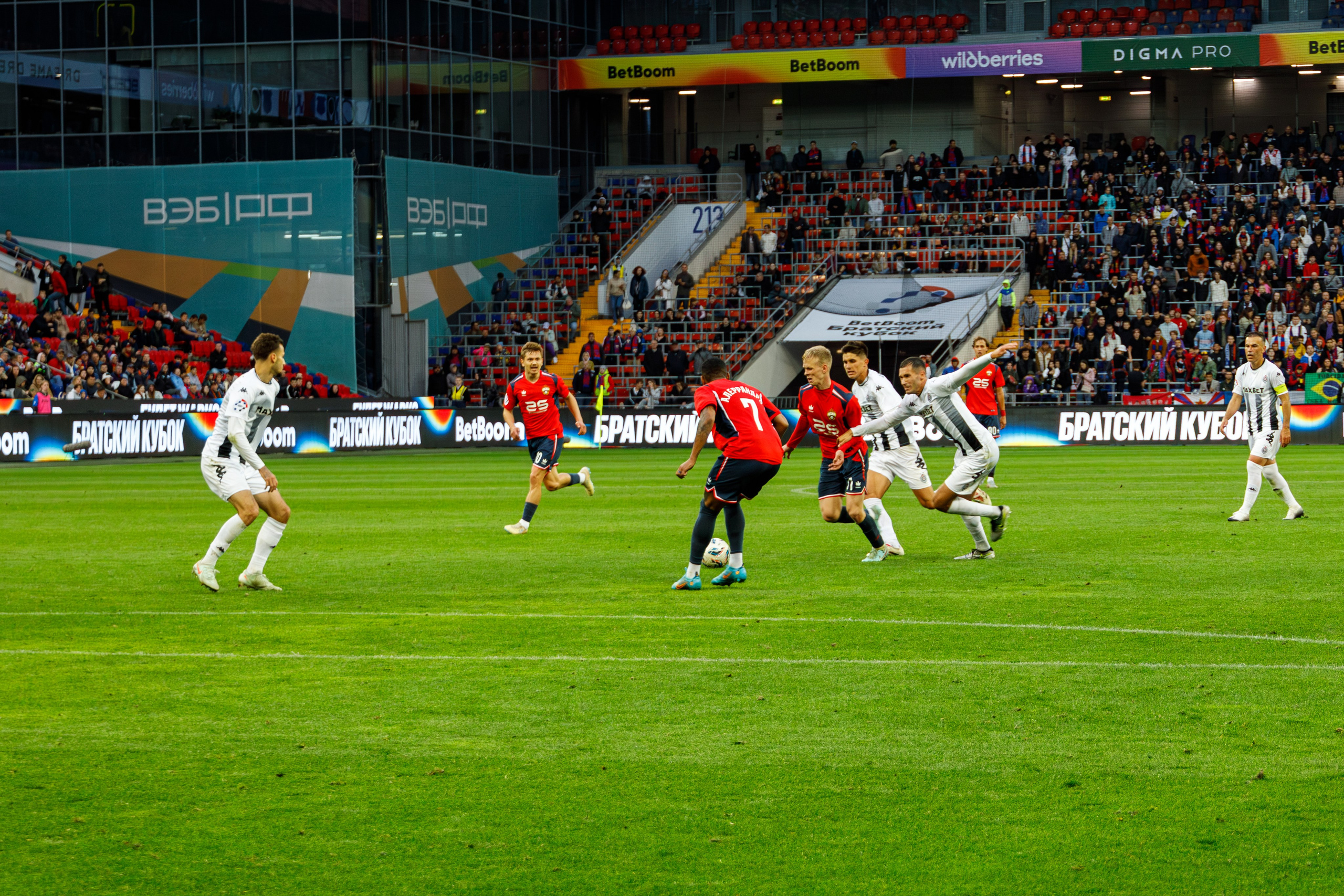 ФУТБОЛ: ЦСКА — ПАРТИЗАН. Фотограф Павел Подшивалов