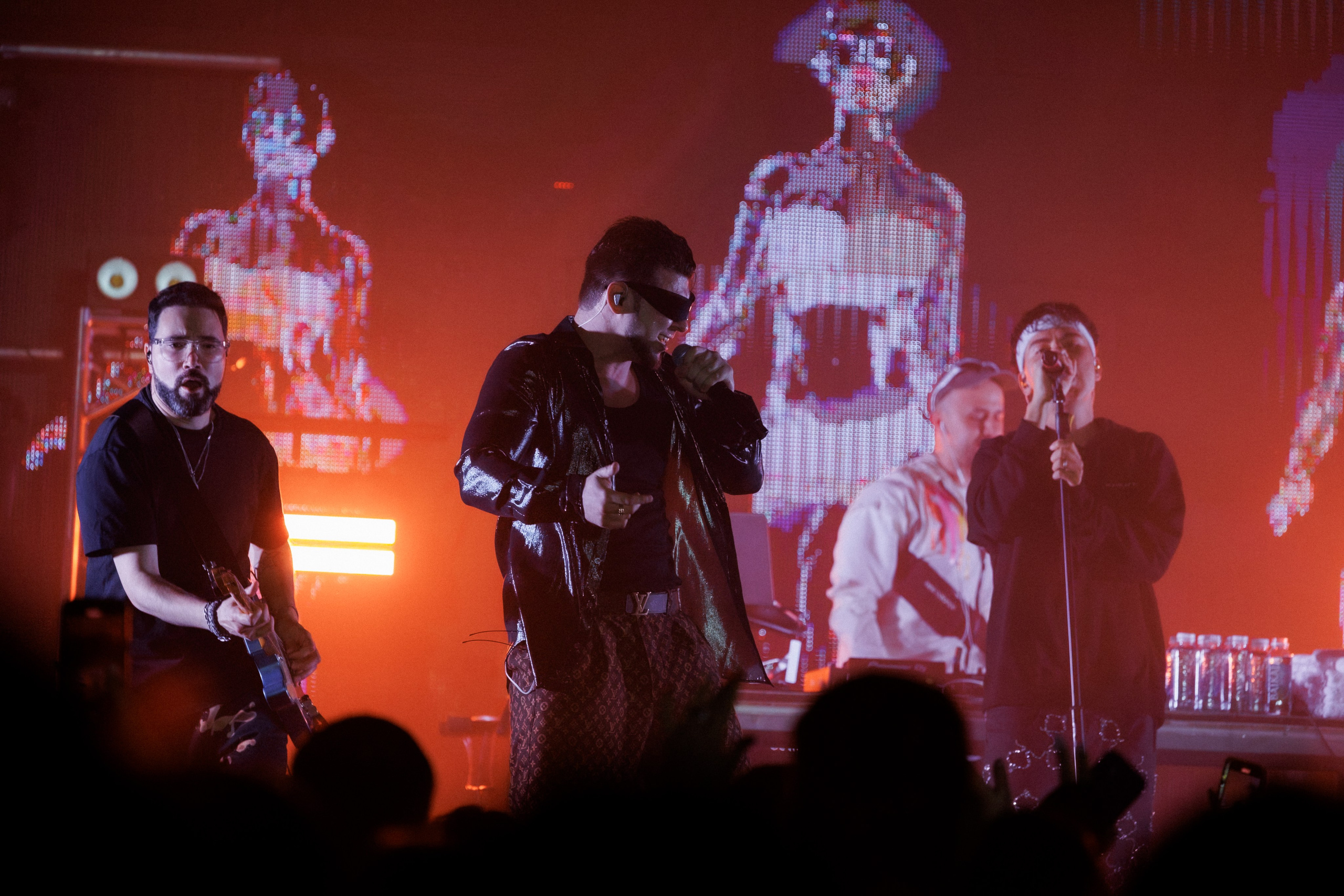 Фотоотчёт и репортаж с концерта группы GAYAZOV$ BROTHER$. Красильников Евгений — профессиональный фотограф в Ростове-на-Дону