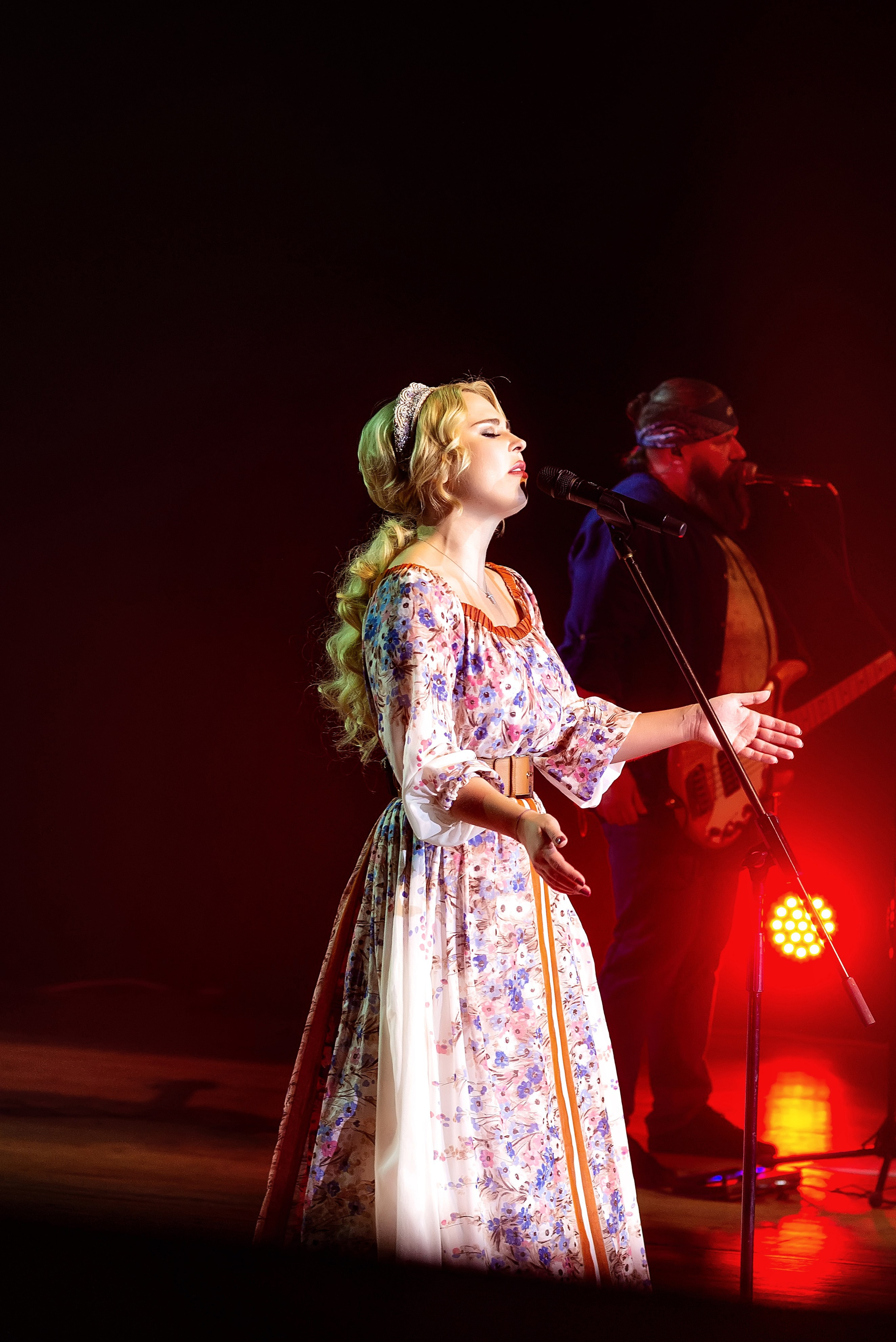 Концерт Пелагеи. Школьный, фэшн фотограф в Тюмени и в России Ирина Королева