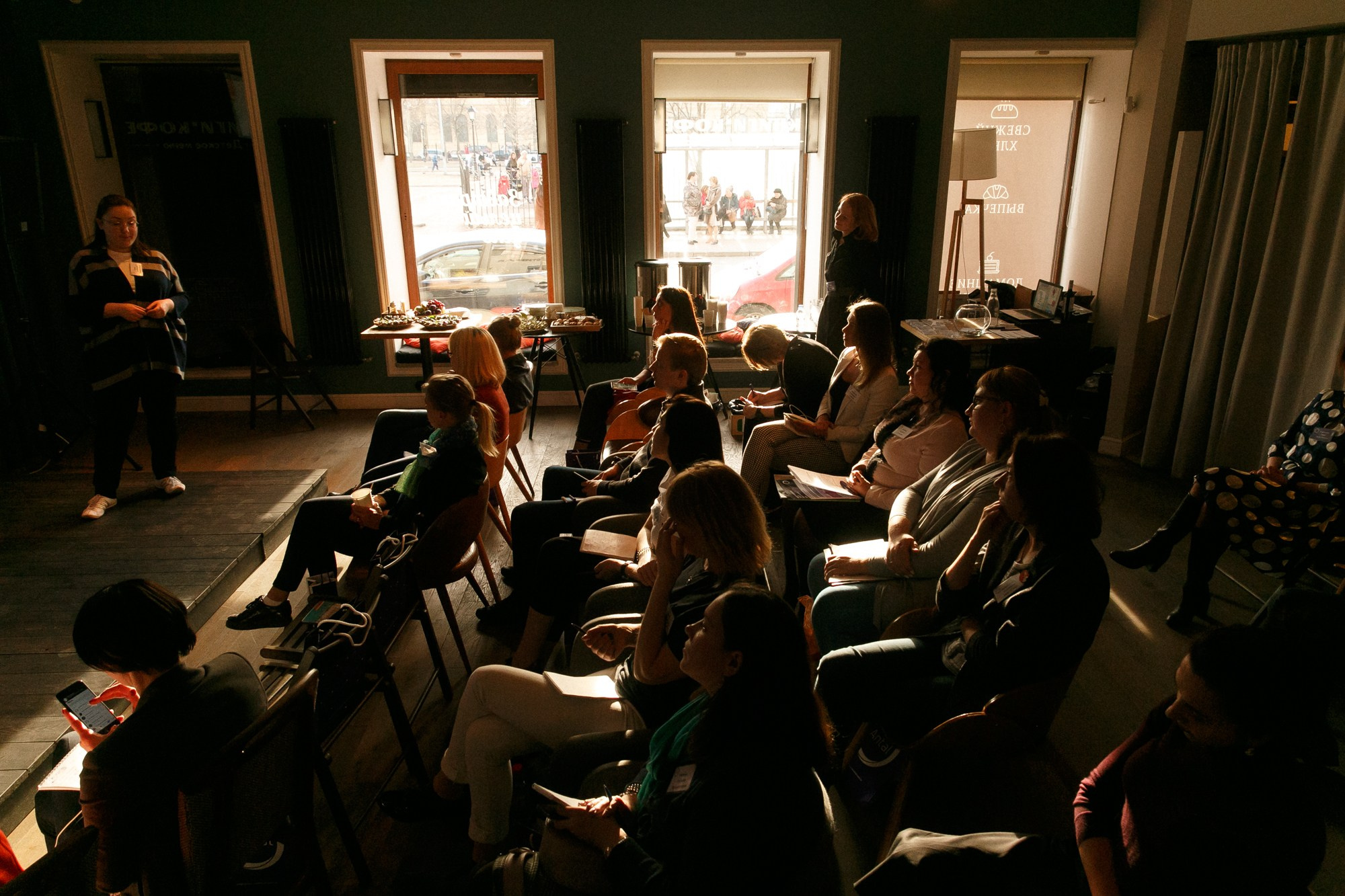 «КНИГИ И КОФЕ». Рабочая сторона — бизнес портрет и репортаж в Санкт-Петербурге