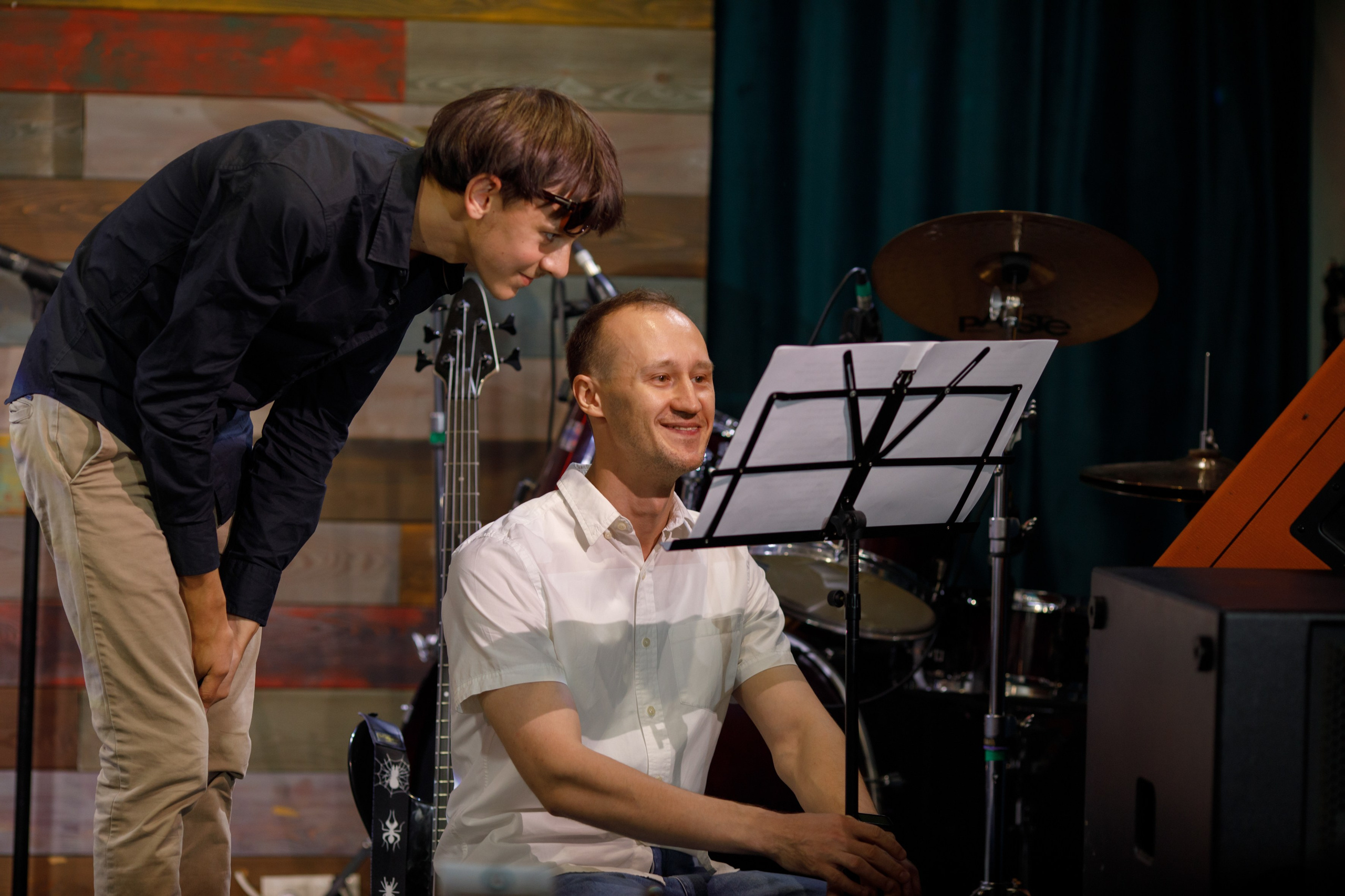 Концерт группы «Джентельмены удачи». Фотограф Анна Телекаева, выпускные альбомы, семейные и репортажные съемки в Омске