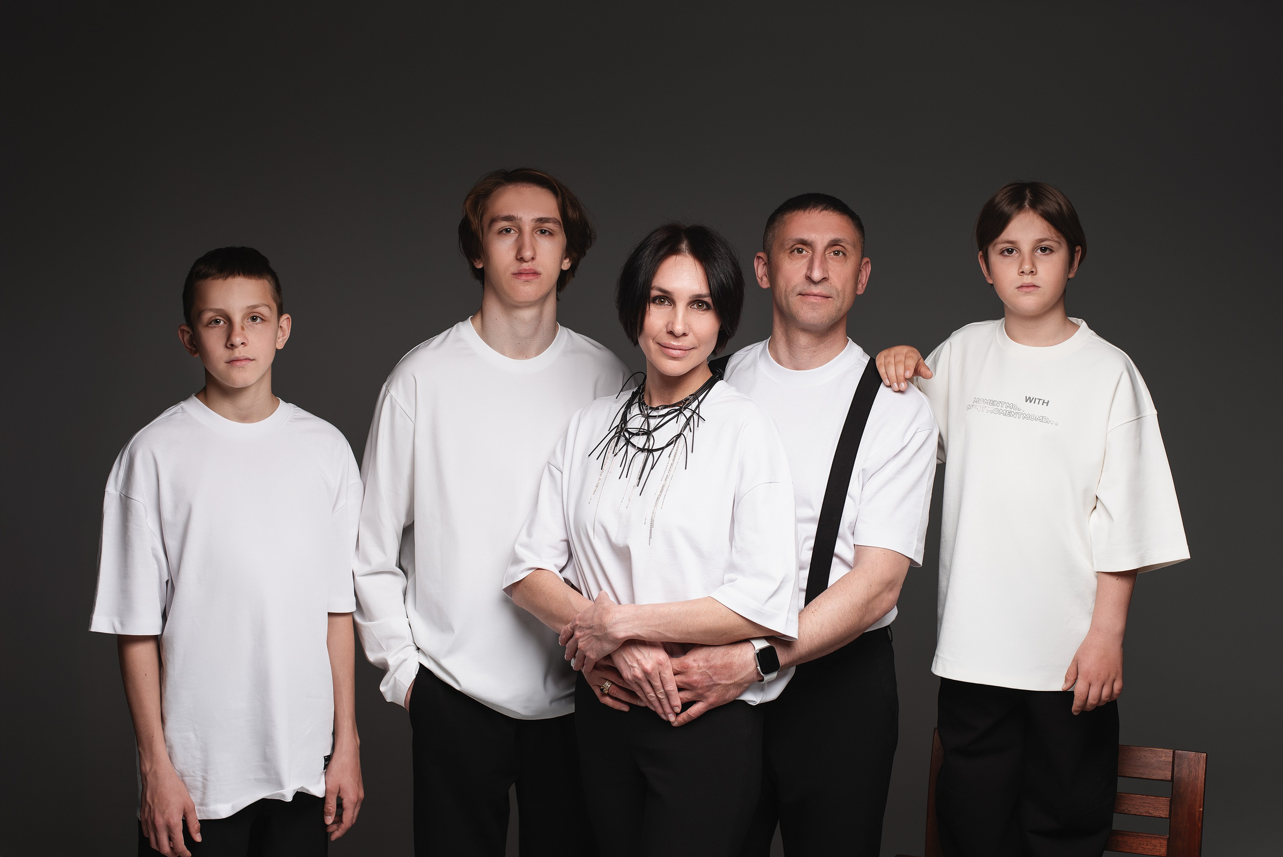 Семейная фотосессия на циклораме. Семейный фотограф в Южно-Сахалинске Анастасия Лимарева