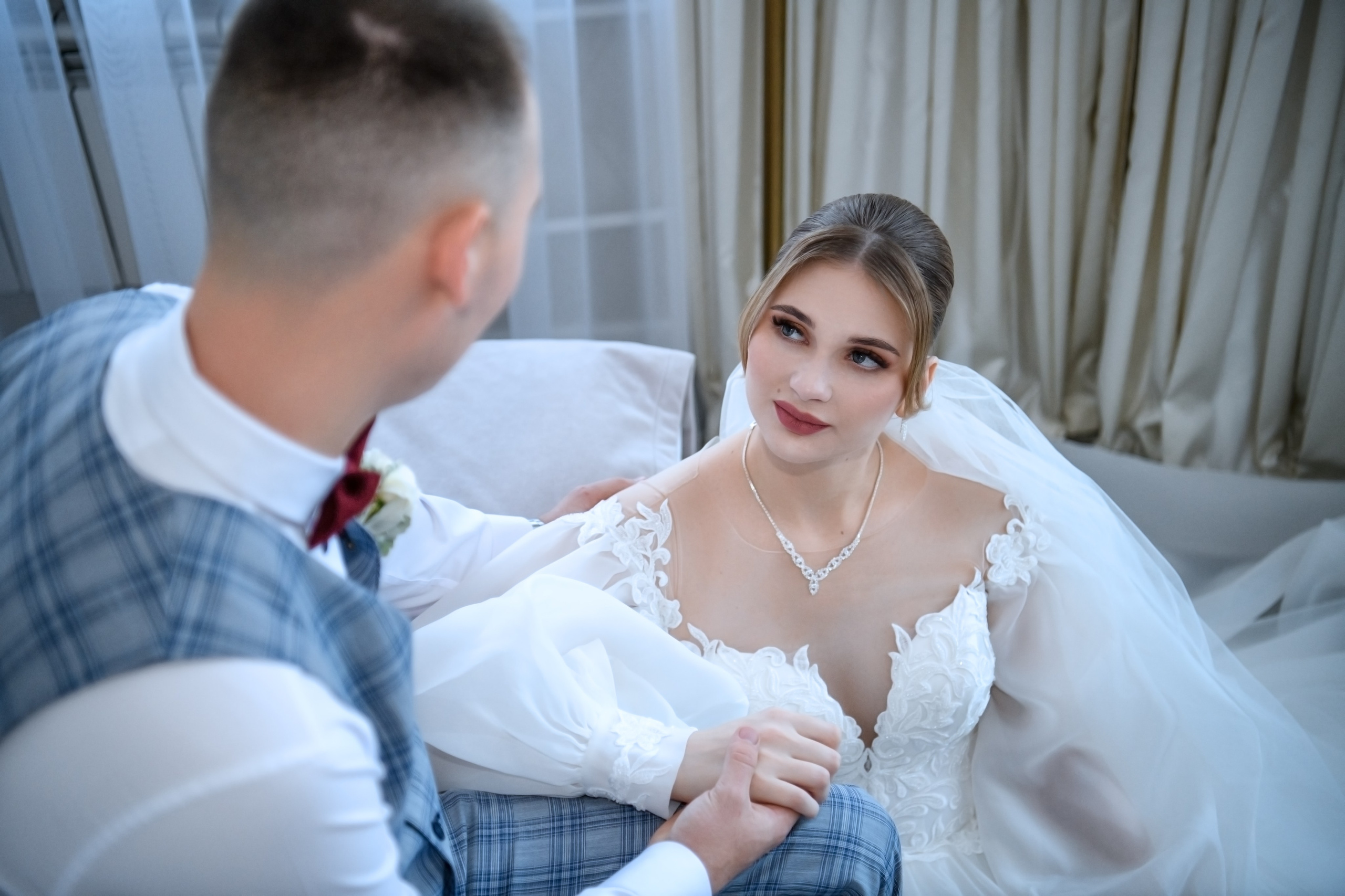 alt="Свадебная фотосессия в Барнауле. Свадебный фотограф Анна Глухова"