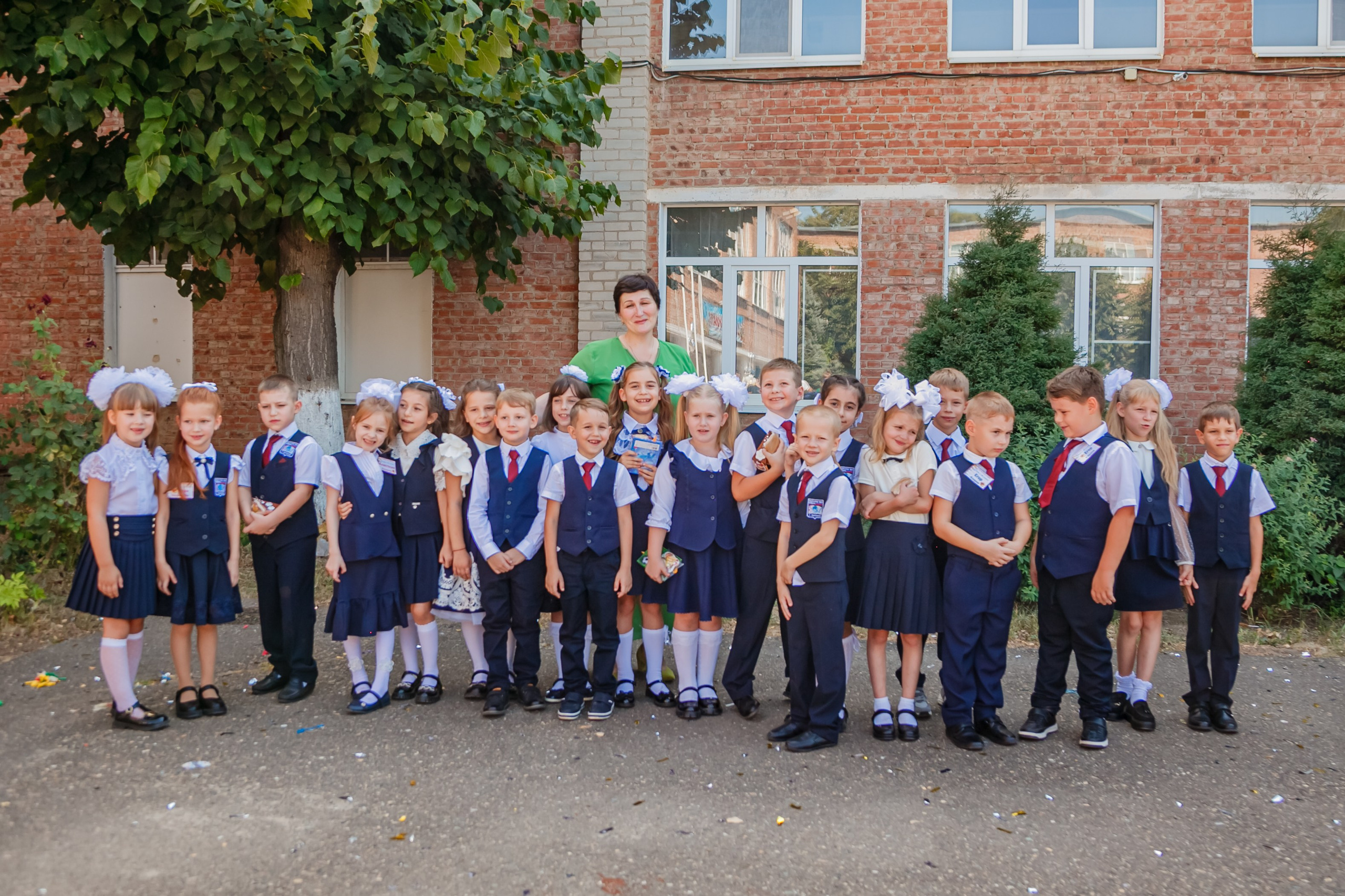 1 сентября линейка. Свадебный и семейный фотограф в Армавире
