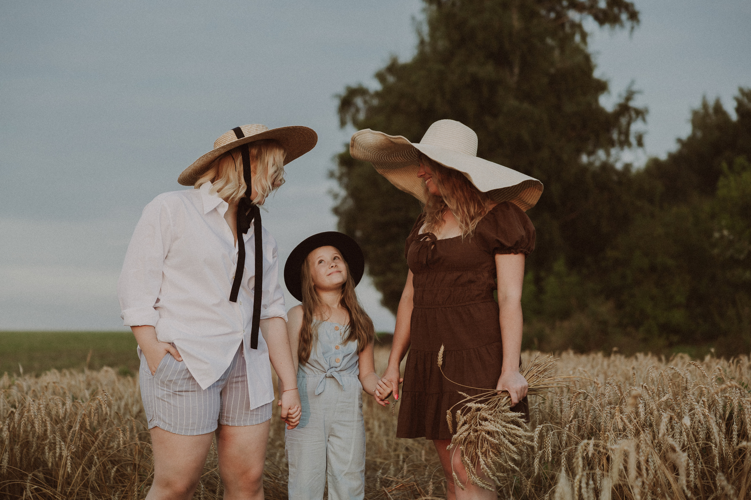 Семейная мама с дочками. Портретный и свадебный фотограф в Туле