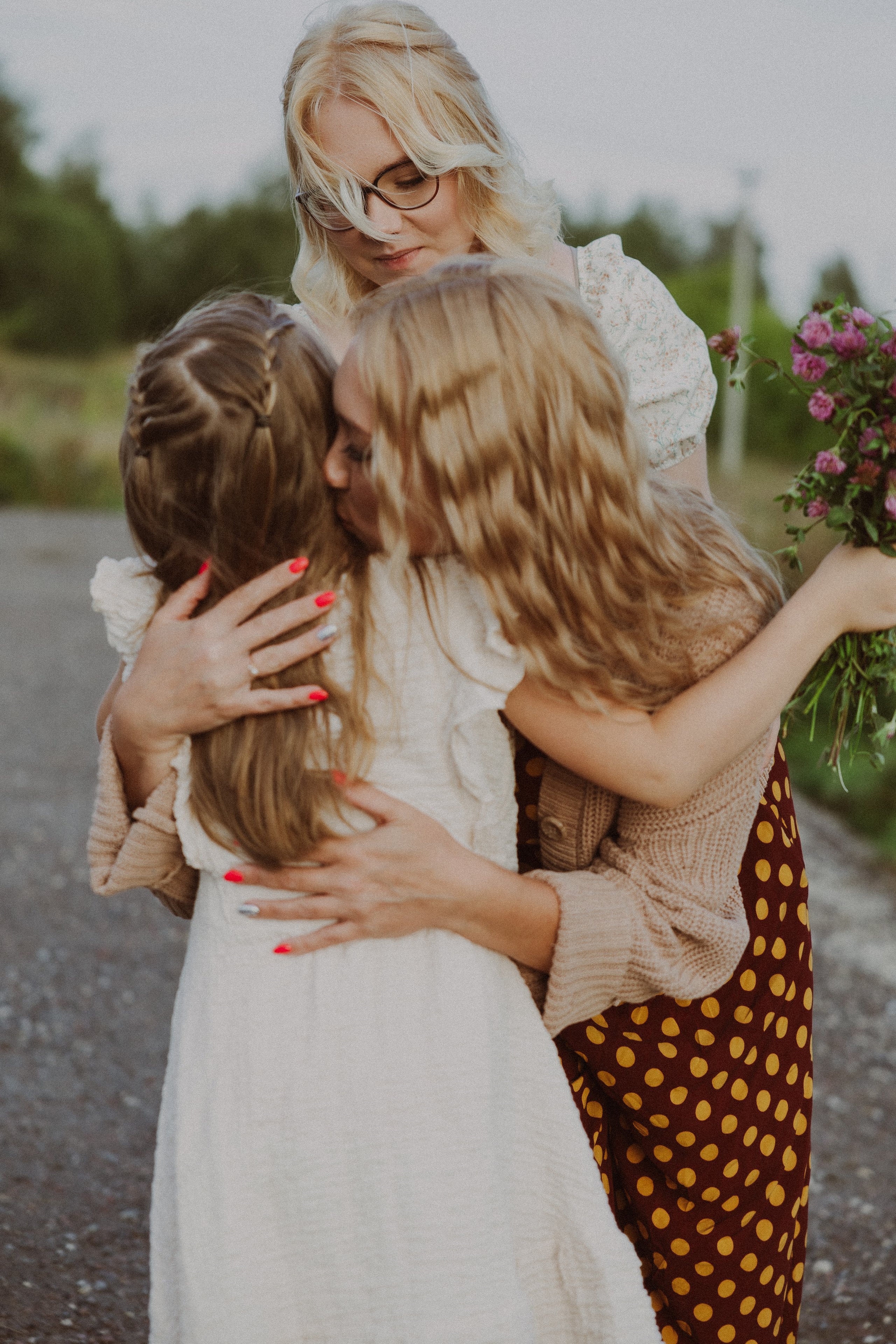 Семейная мама с дочками. Портретный и свадебный фотограф в Туле