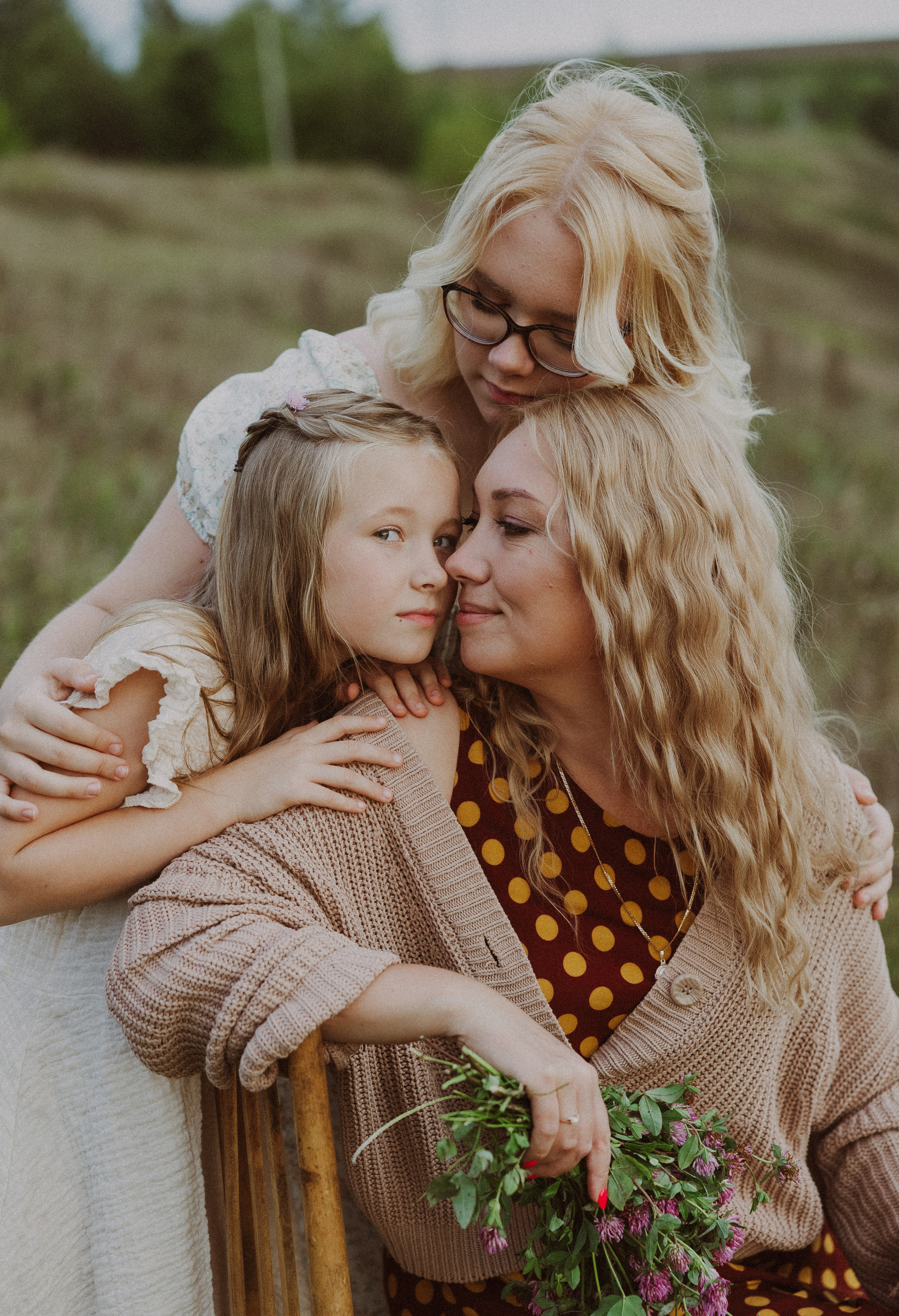 Семейная мама с дочками. Портретный и свадебный фотограф в Туле