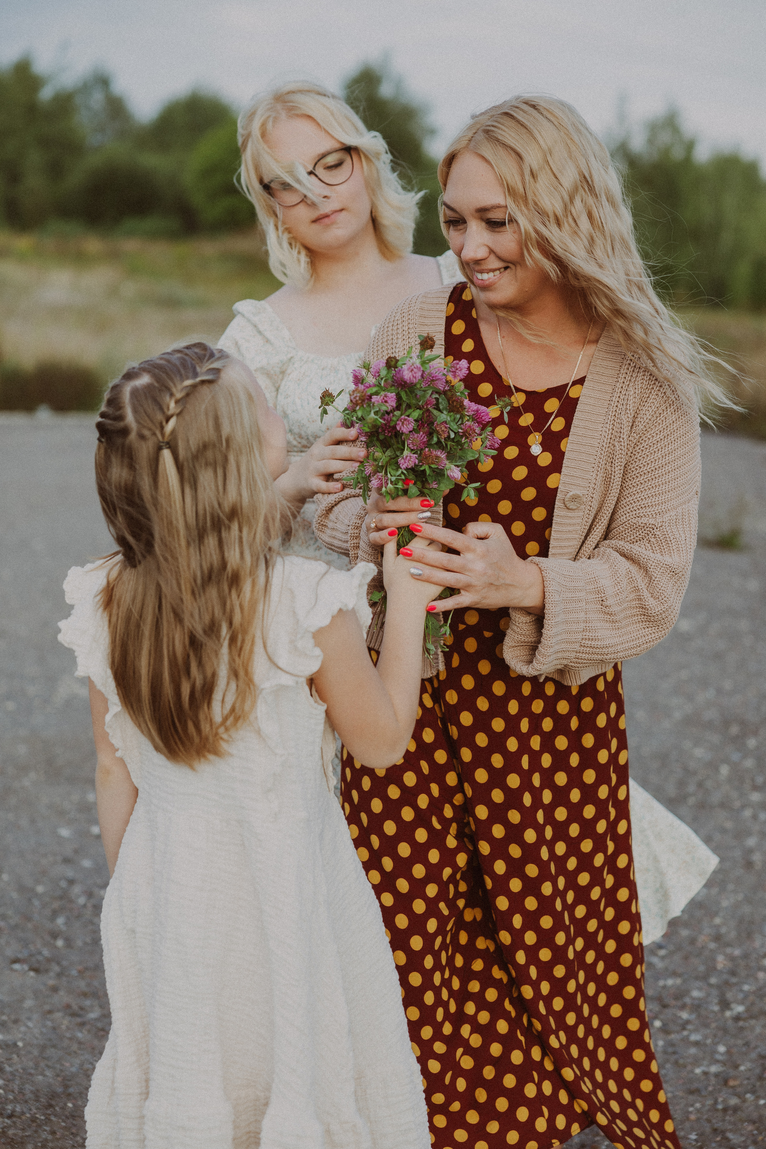 Семейная мама с дочками. Портретный и свадебный фотограф в Туле