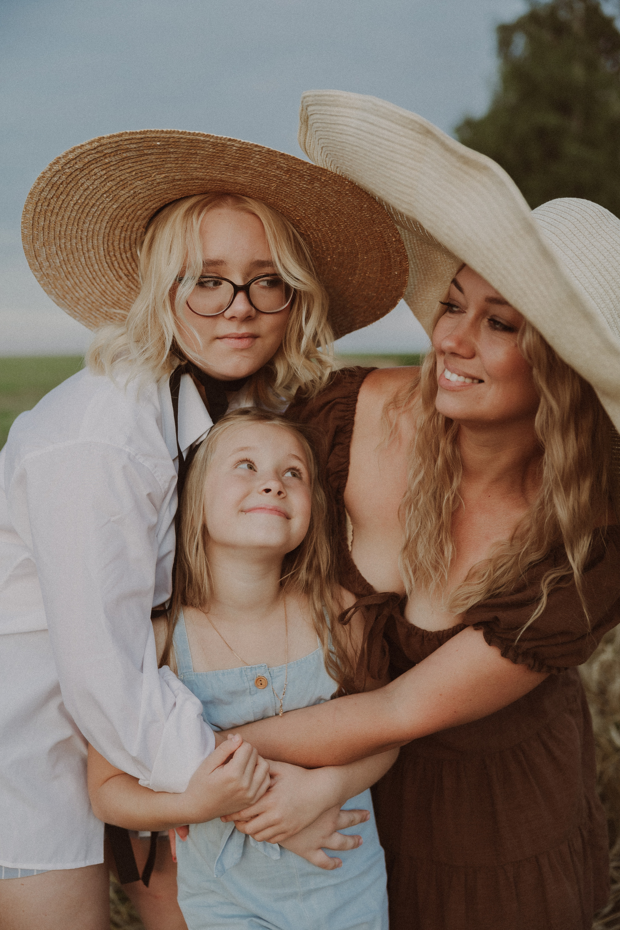 Семейная мама с дочками. Портретный и свадебный фотограф в Туле