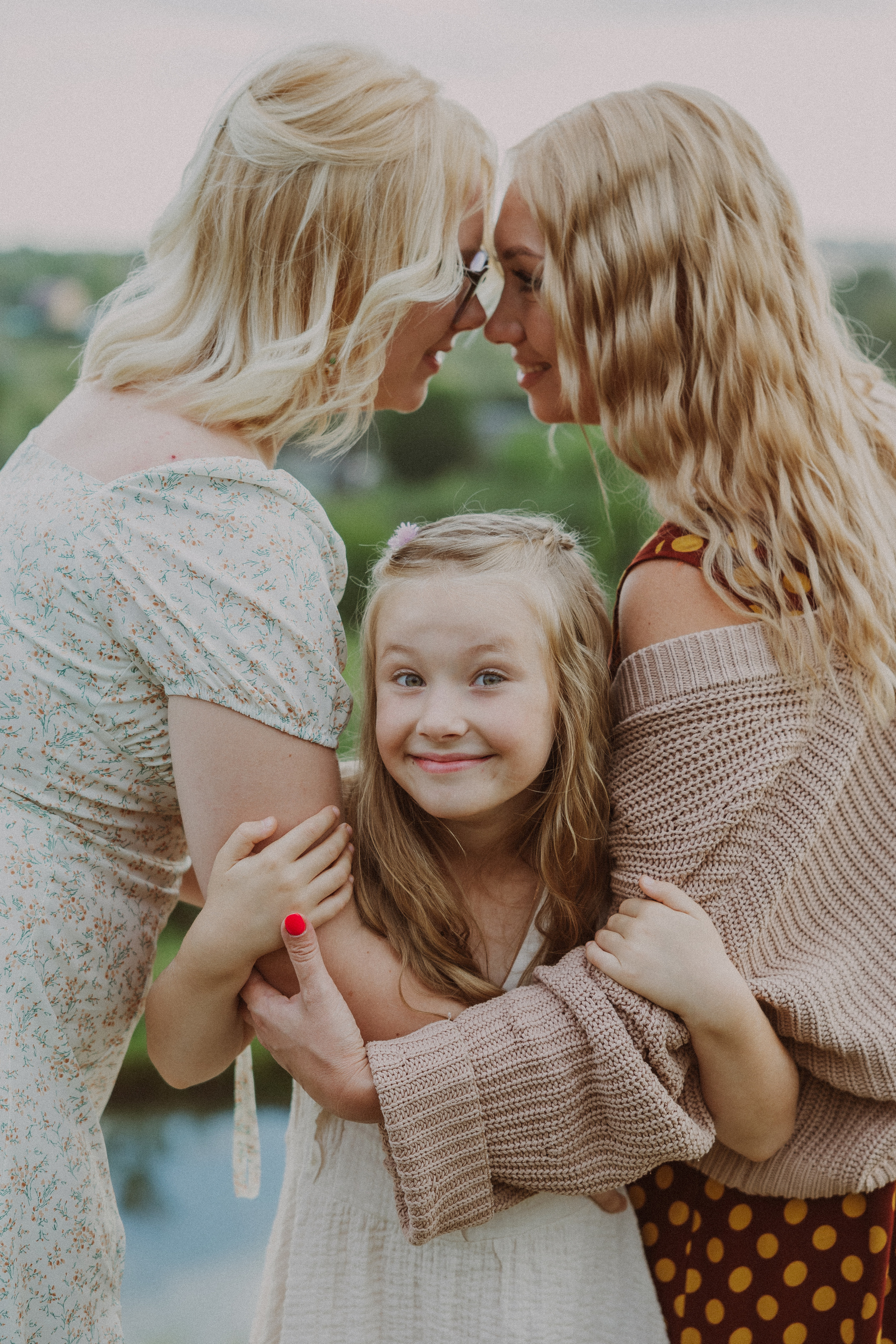 Семейная мама с дочками. Портретный и свадебный фотограф в Туле