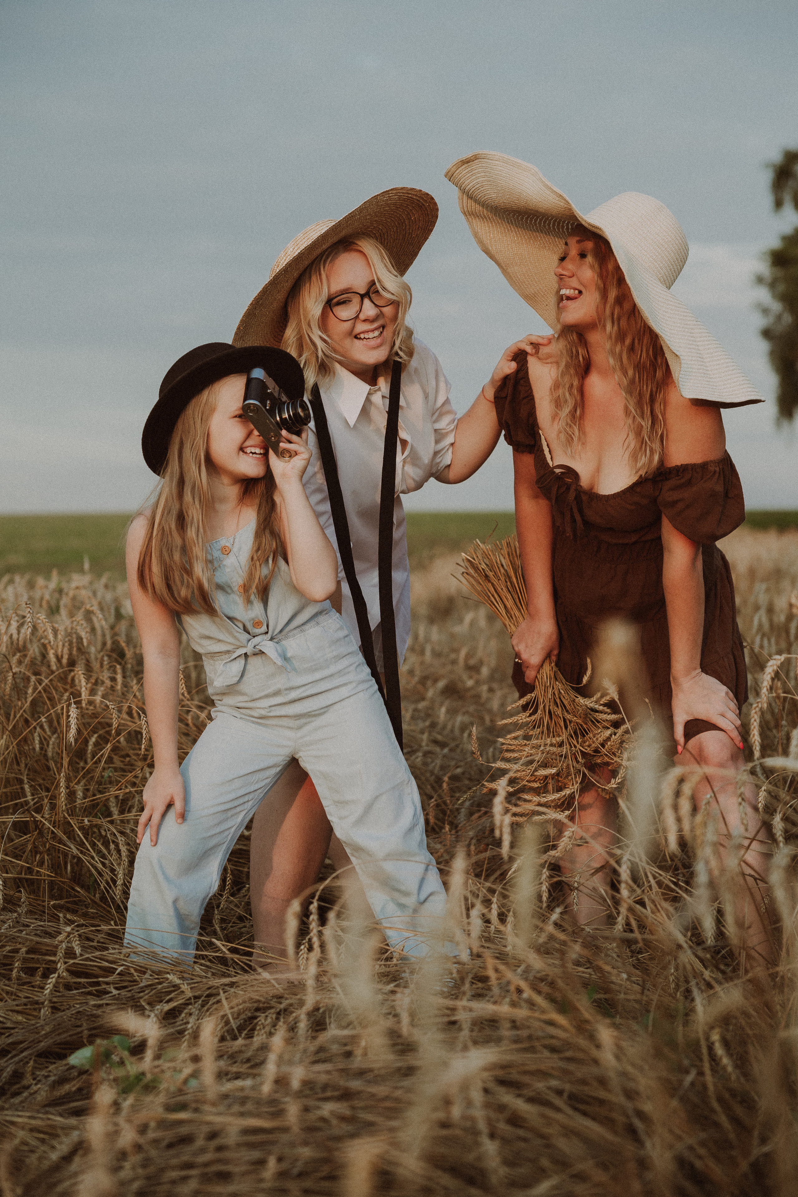 Семейная мама с дочками. Портретный и свадебный фотограф в Туле