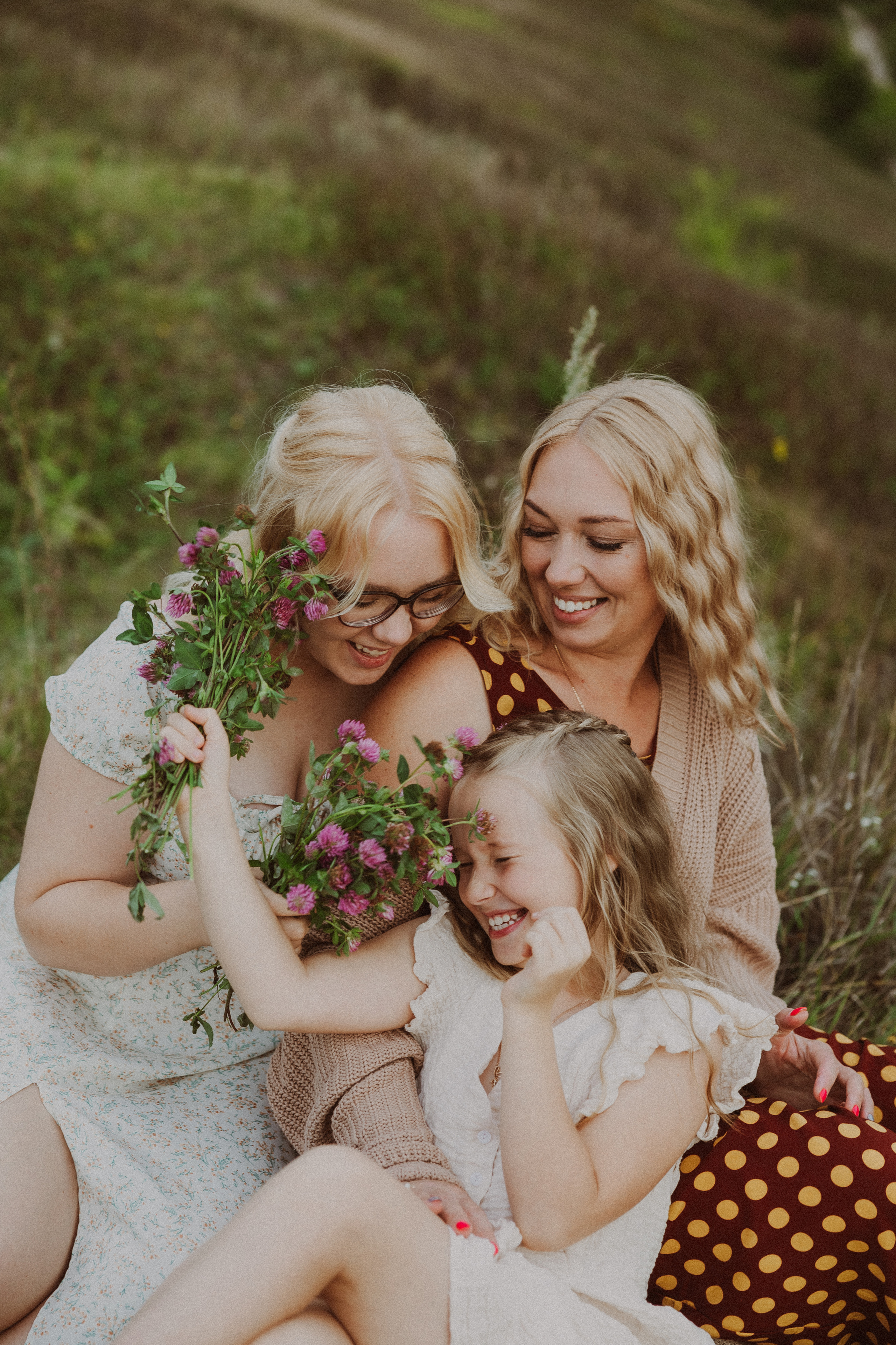 Семейная мама с дочками. Портретный и свадебный фотограф в Туле