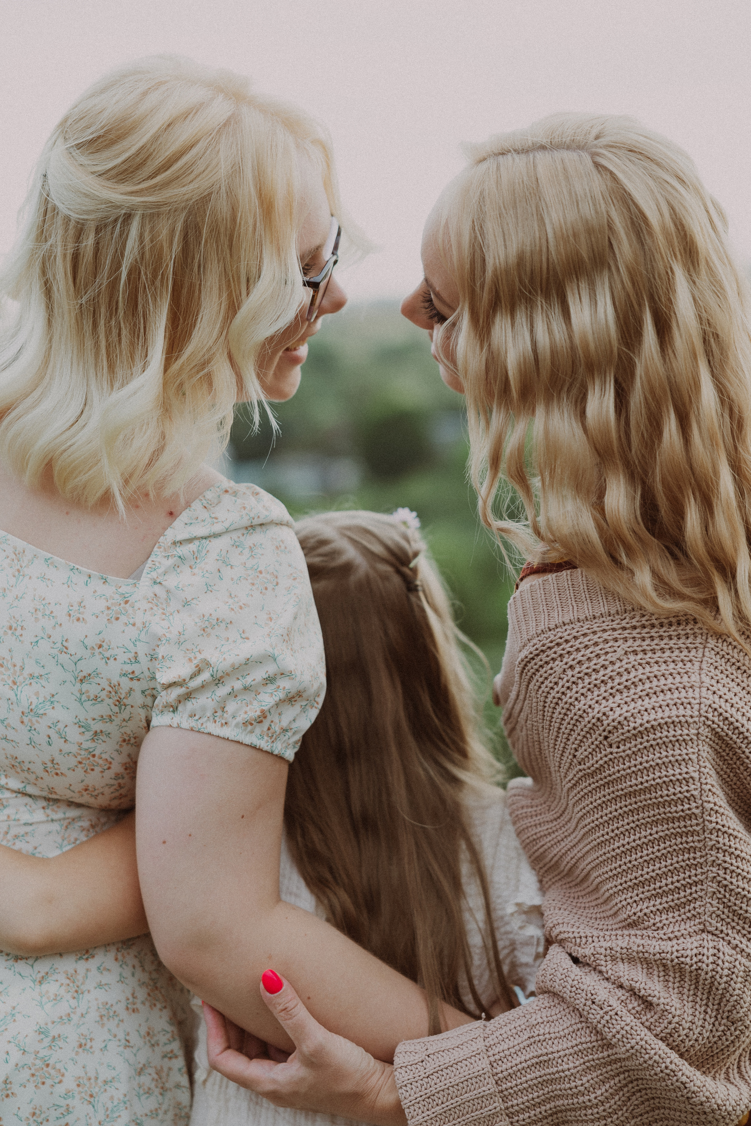 Семейная мама с дочками. Портретный и свадебный фотограф в Туле