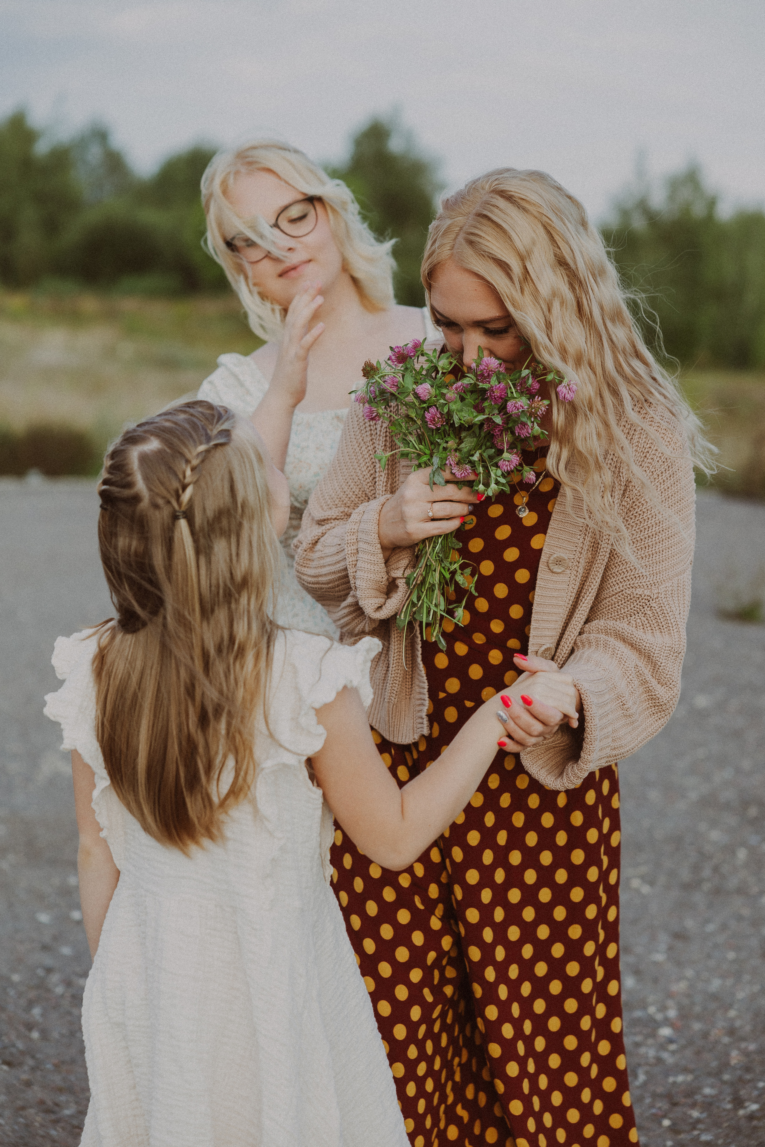 Семейная мама с дочками. Портретный и свадебный фотограф в Туле