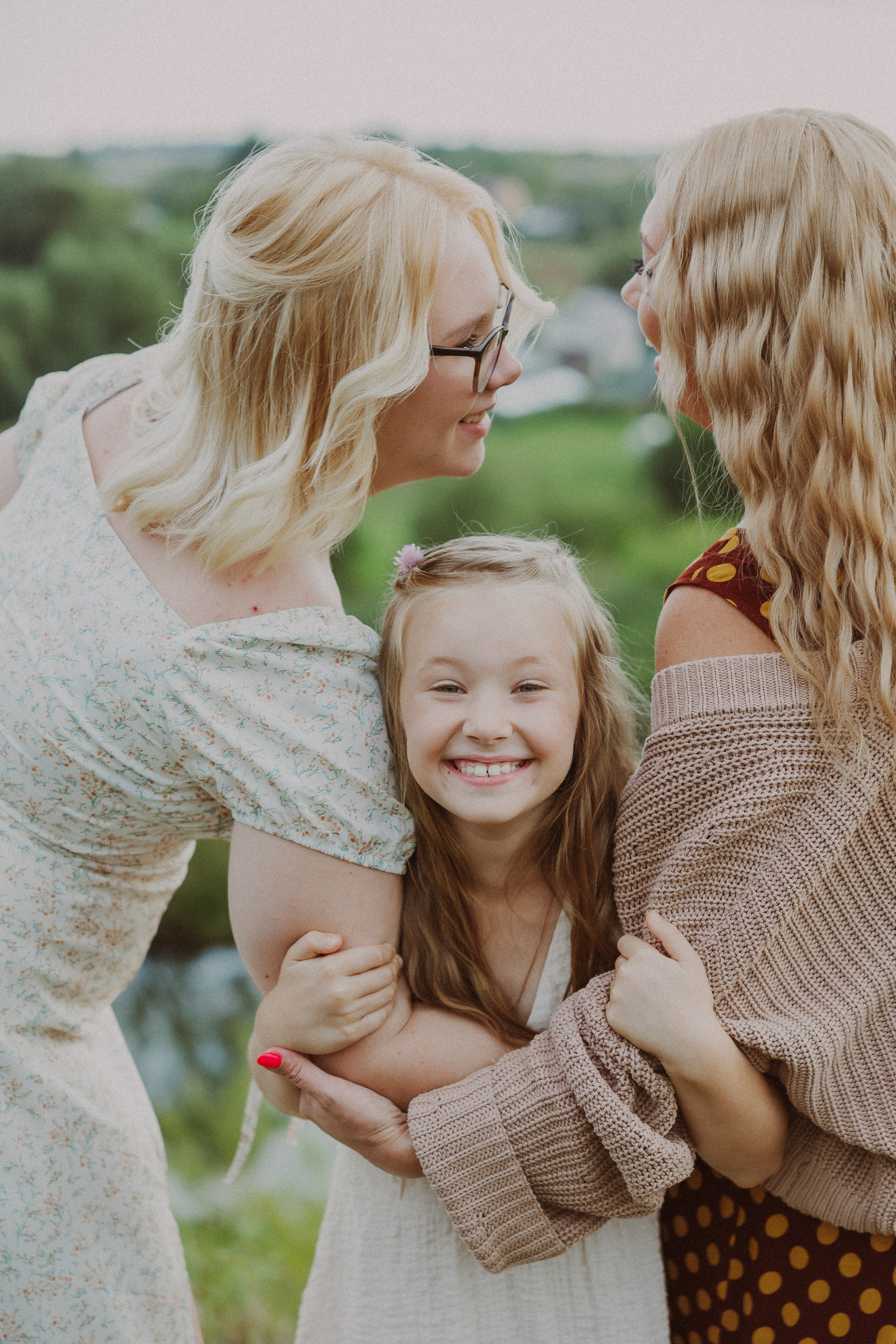 Семейная мама с дочками. Портретный и свадебный фотограф в Туле