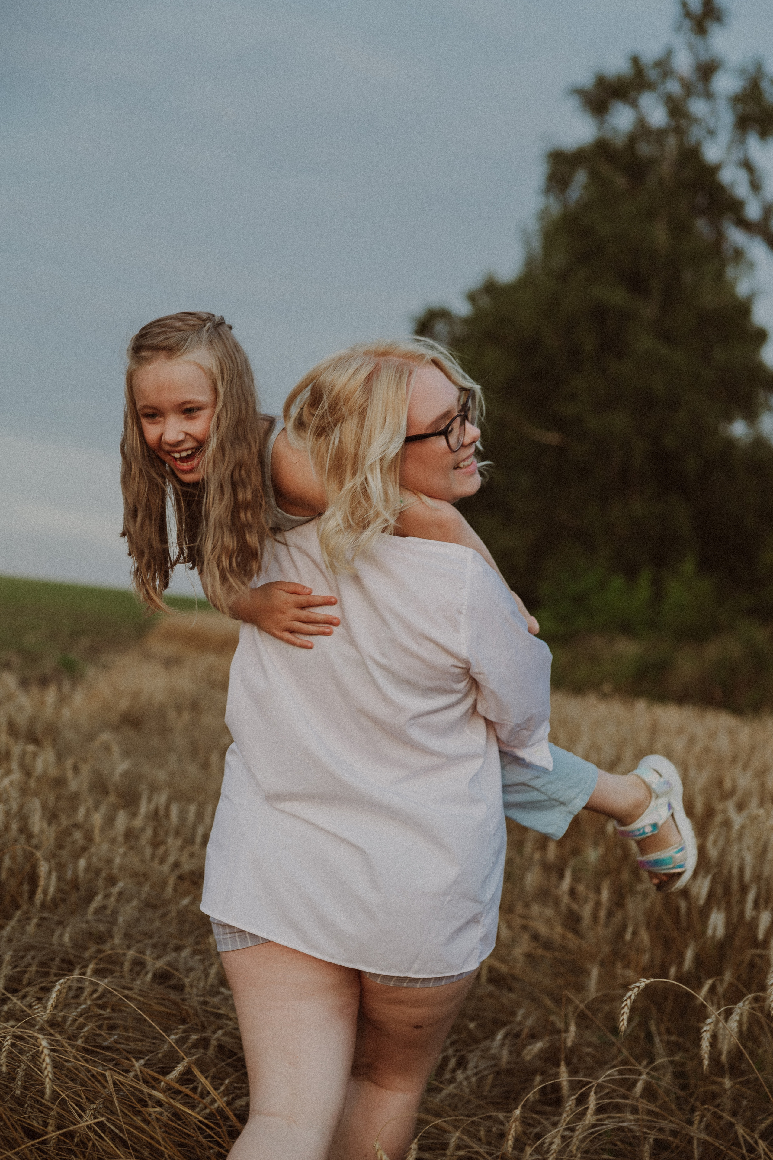 Семейная мама с дочками. Портретный и свадебный фотограф в Туле