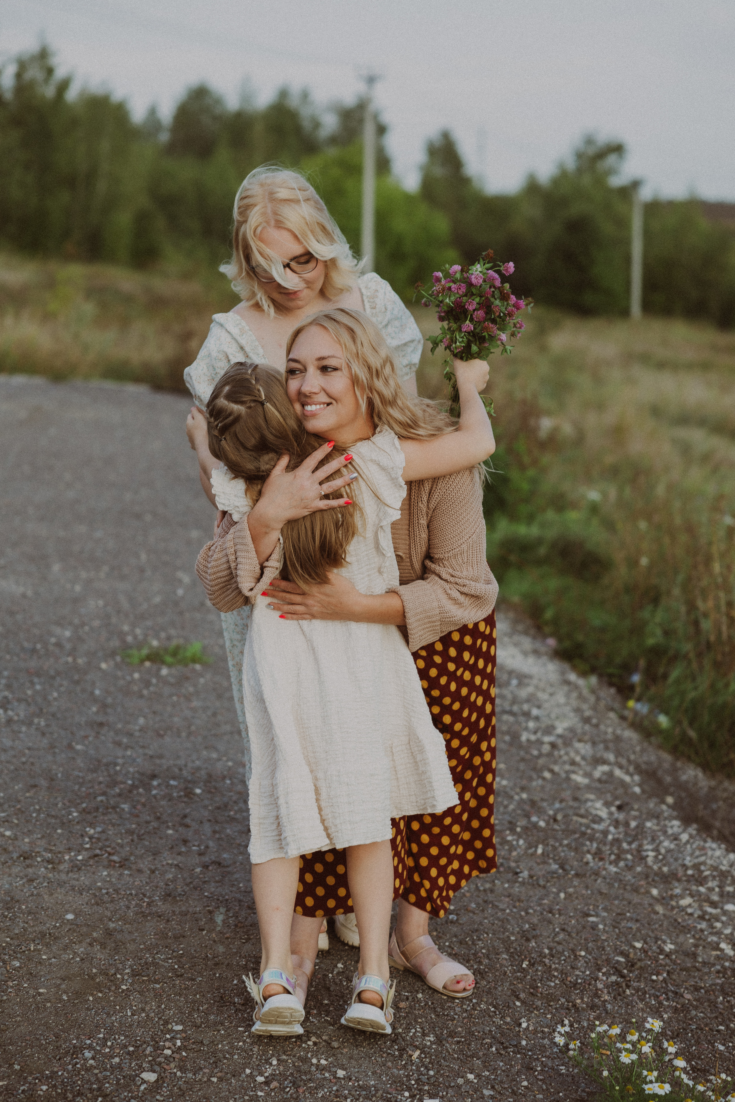 Семейная мама с дочками. Портретный и свадебный фотограф в Туле