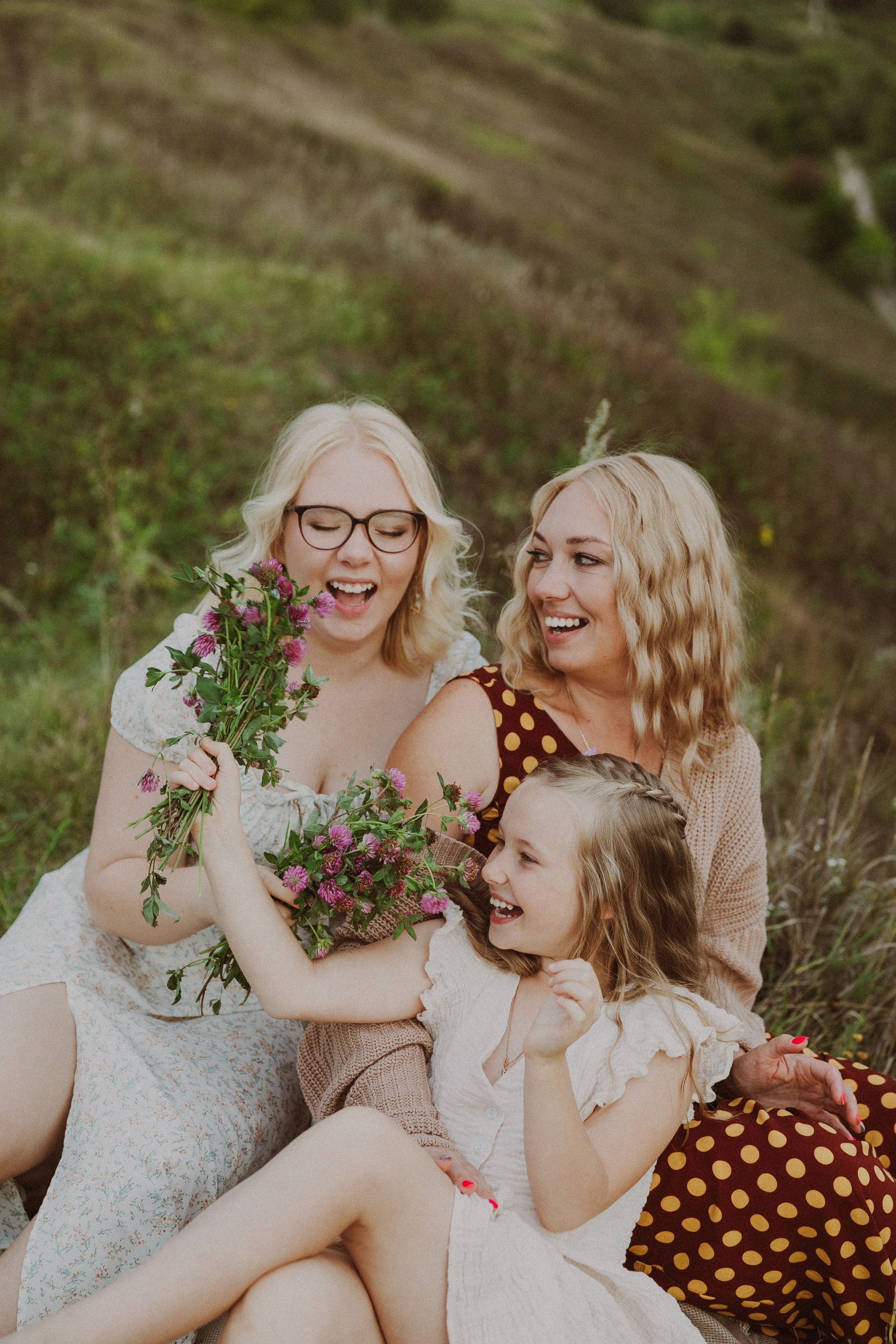 Семейная мама с дочками. Портретный и свадебный фотограф в Туле