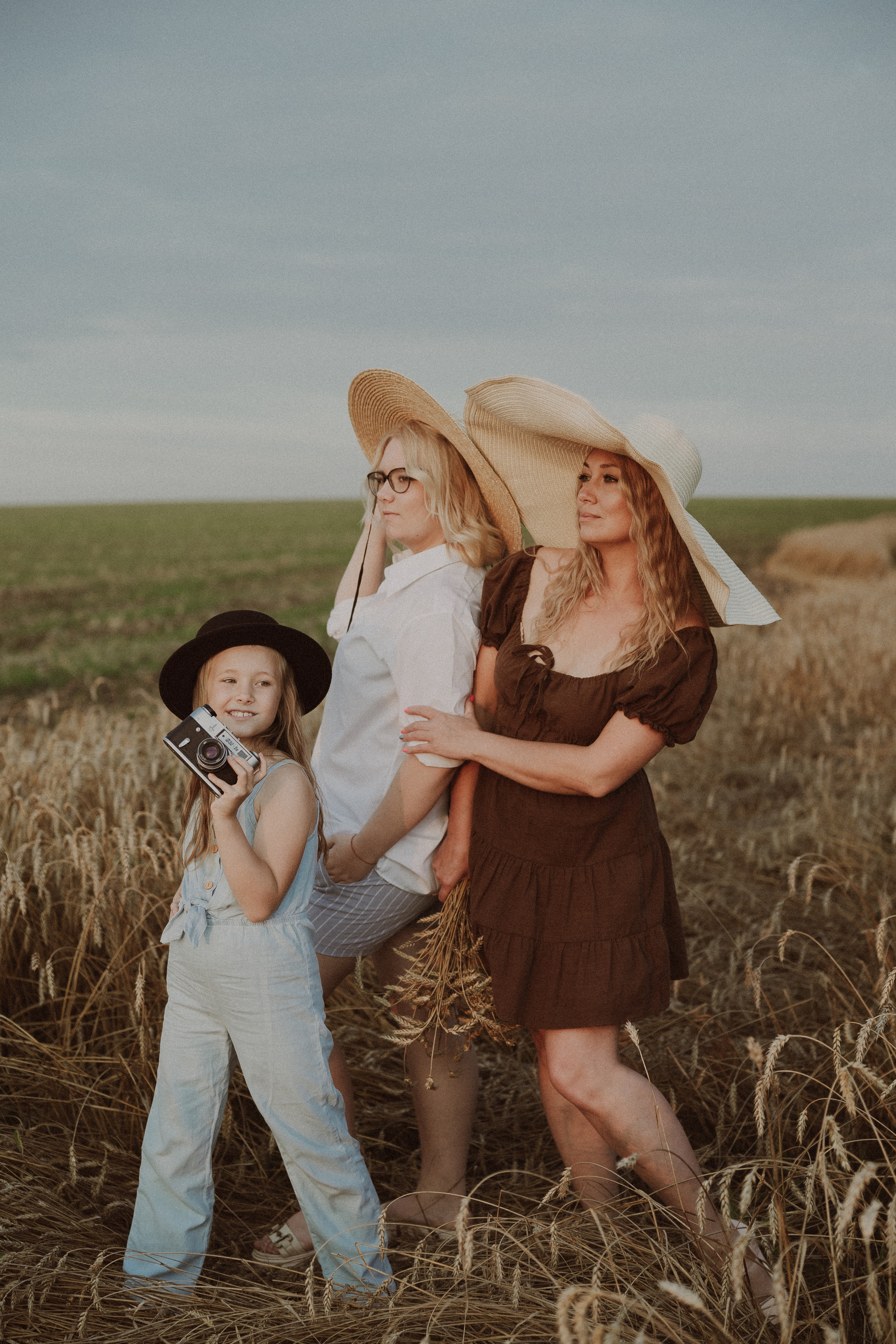 Семейная мама с дочками. Портретный и свадебный фотограф в Туле