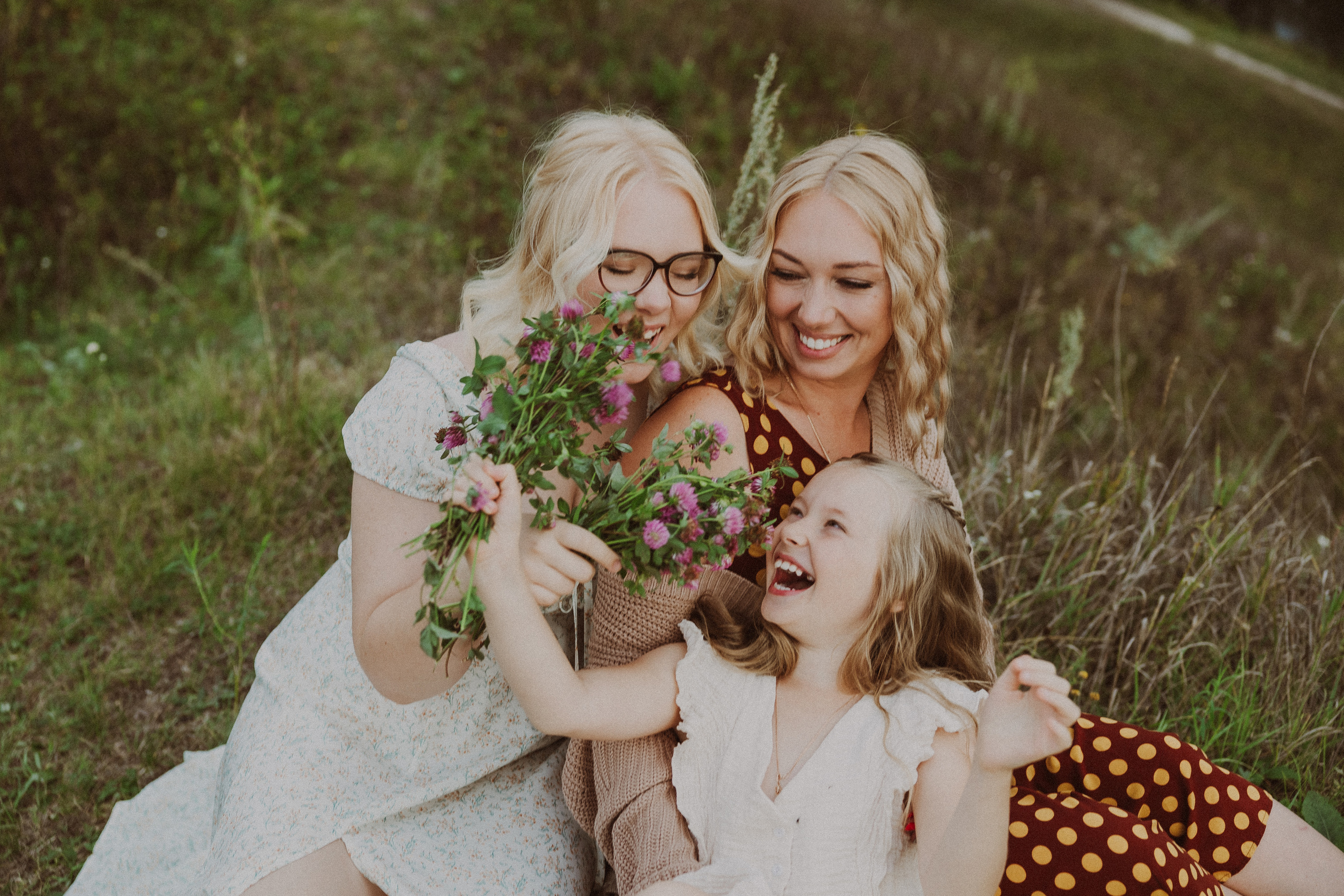 Семейная мама с дочками. Портретный и свадебный фотограф в Туле