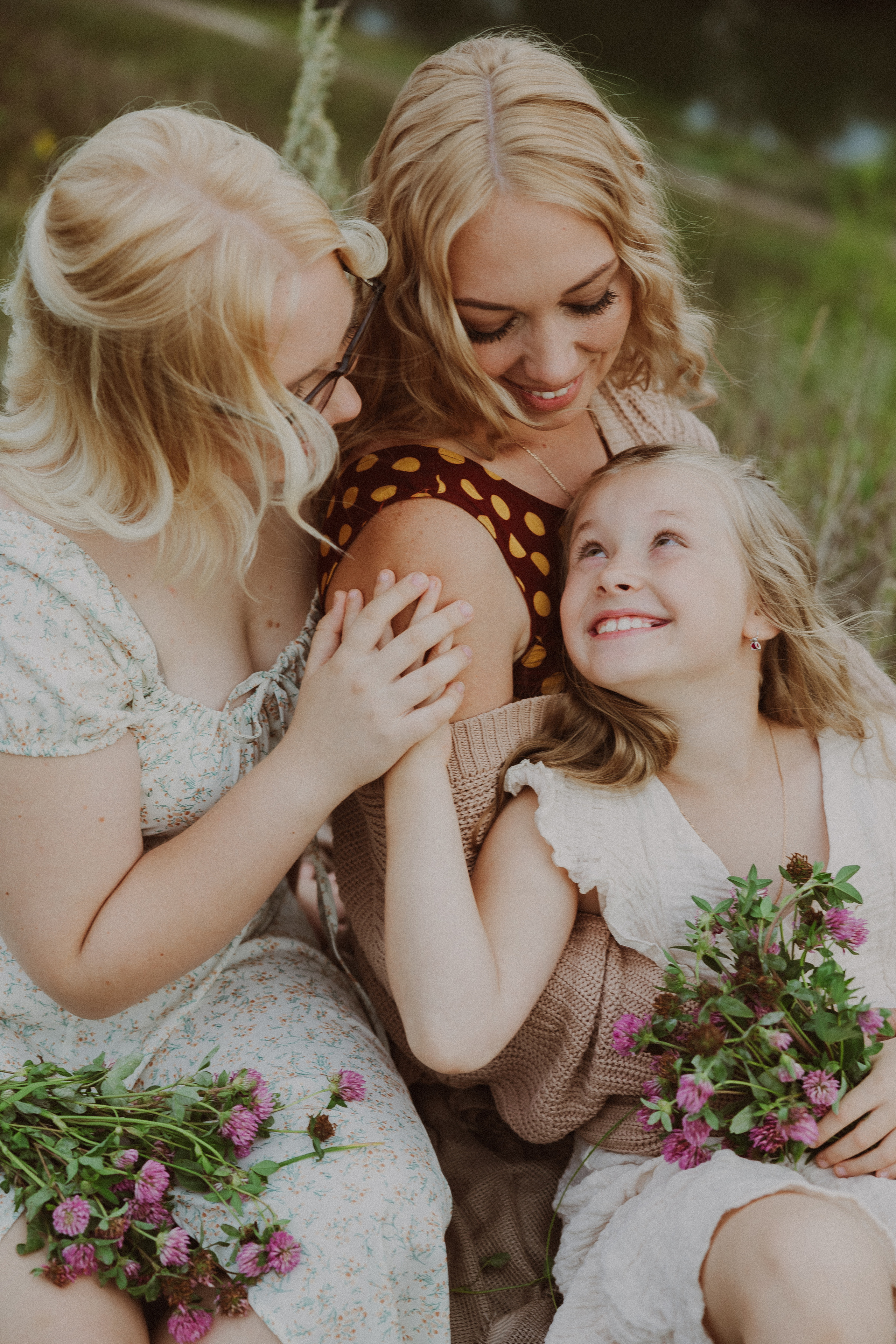 Семейная мама с дочками. Портретный и свадебный фотограф в Туле