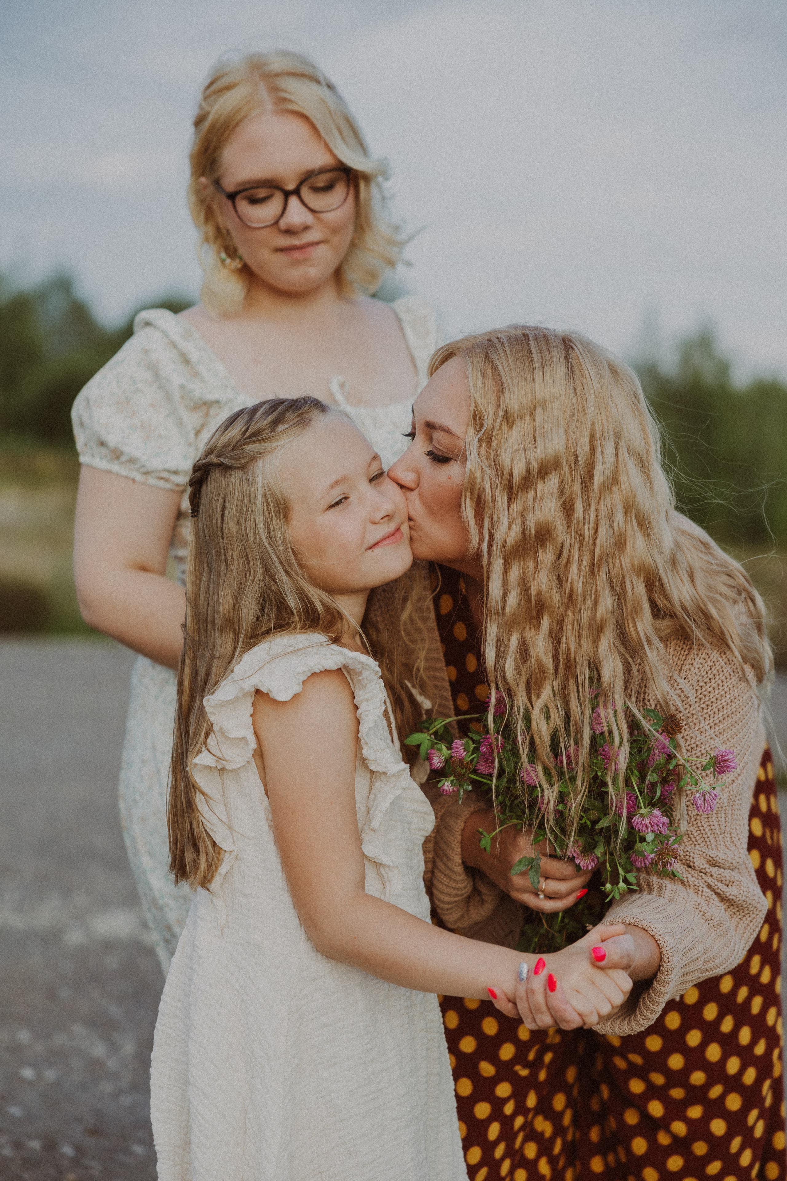 Семейная мама с дочками. Портретный и свадебный фотограф в Туле