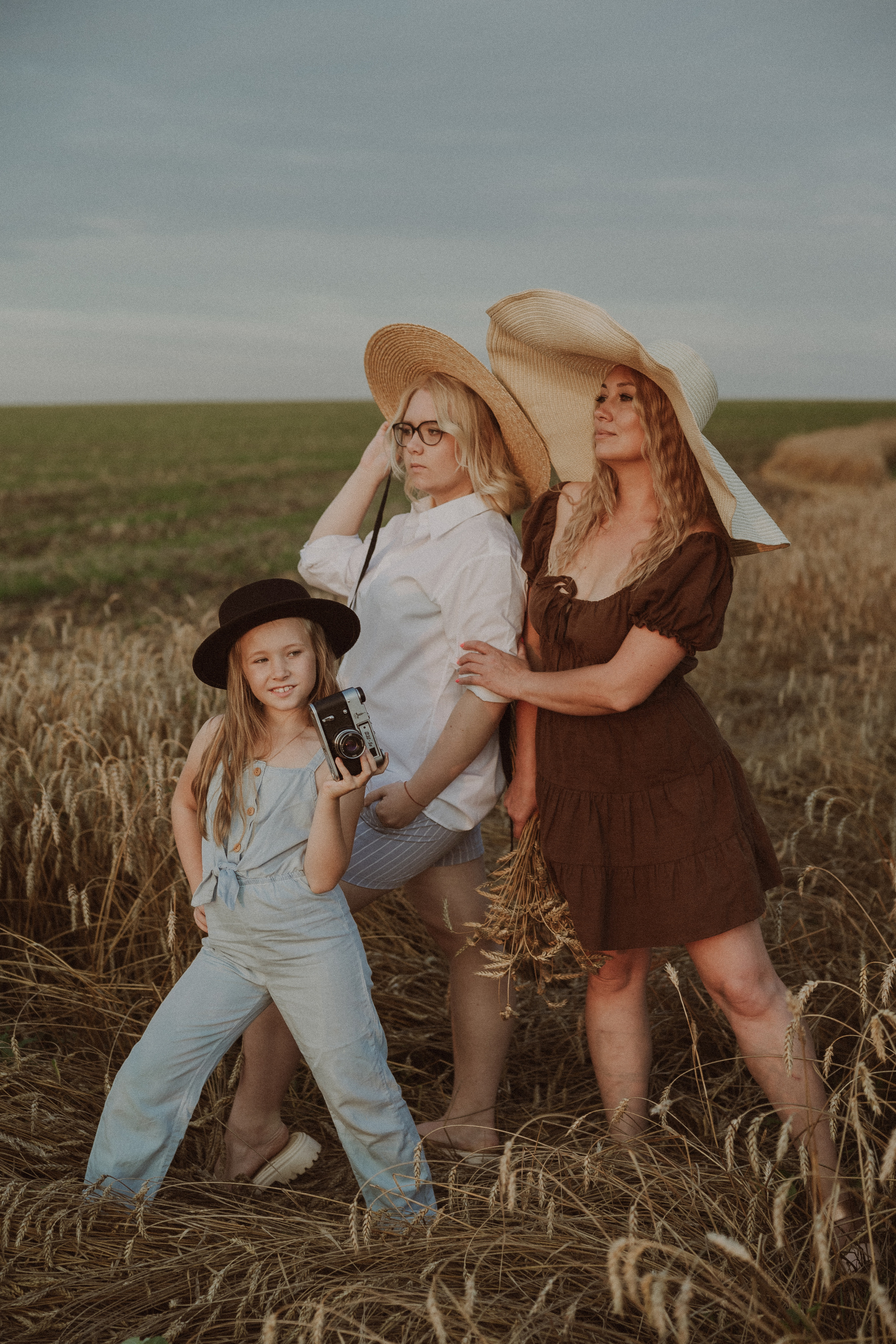 Семейная мама с дочками. Портретный и свадебный фотограф в Туле