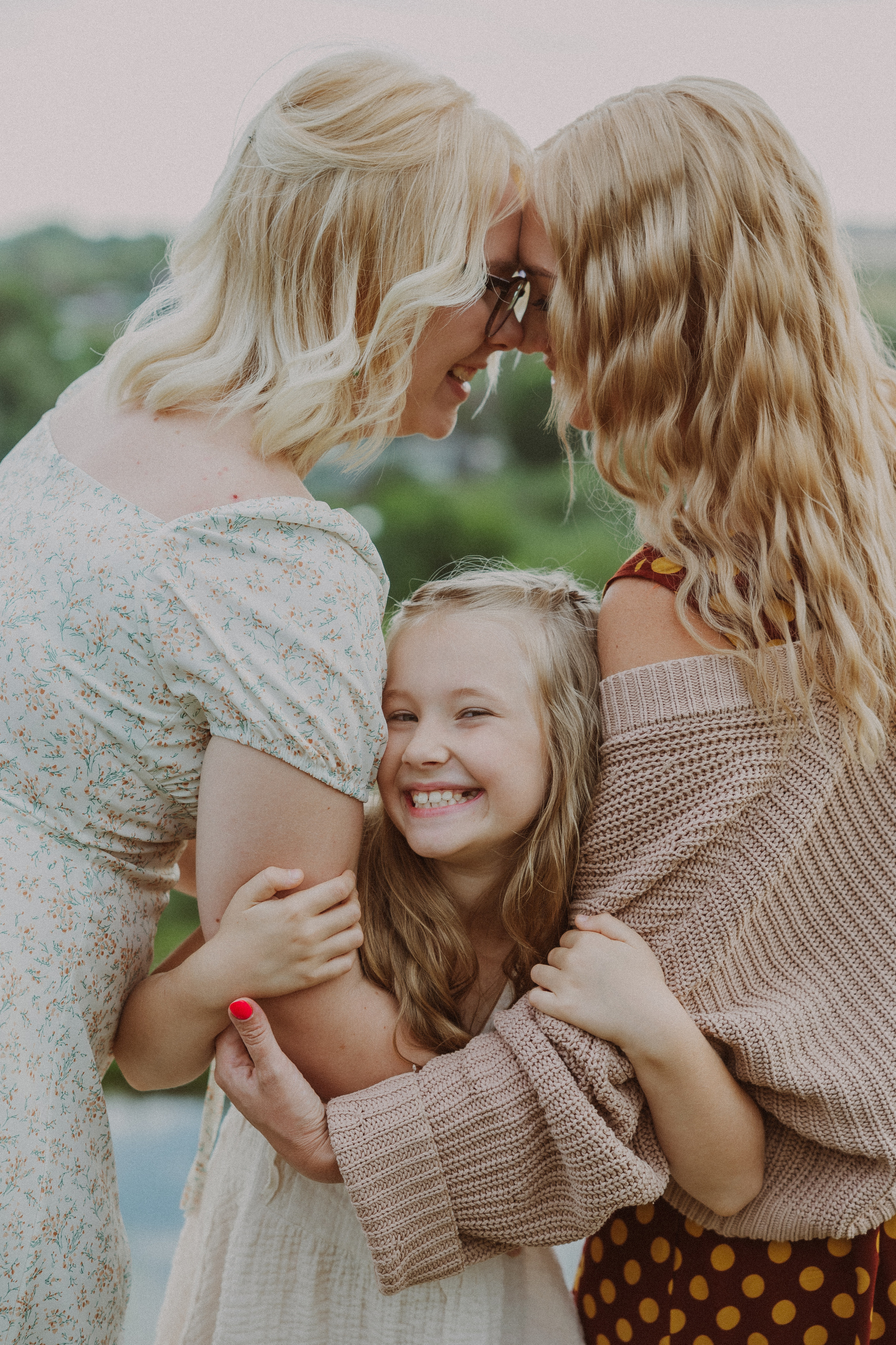 Семейная мама с дочками. Портретный и свадебный фотограф в Туле