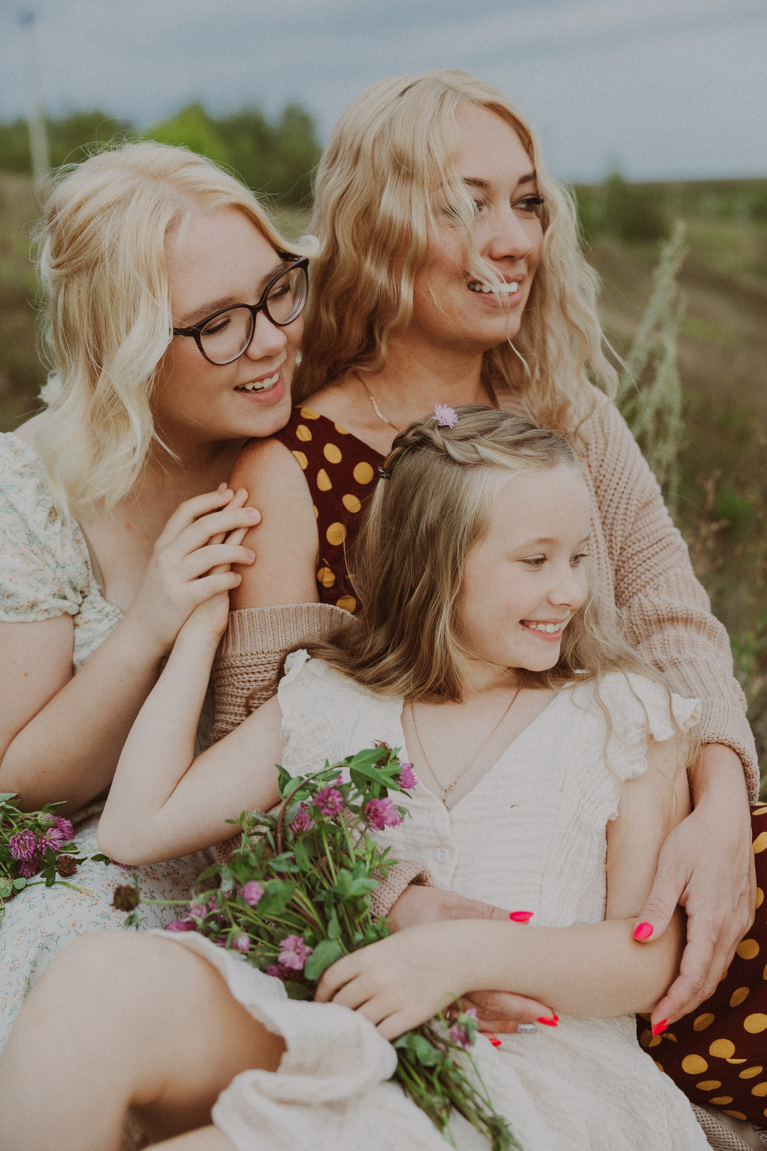Семейная мама с дочками. Портретный и свадебный фотограф в Туле