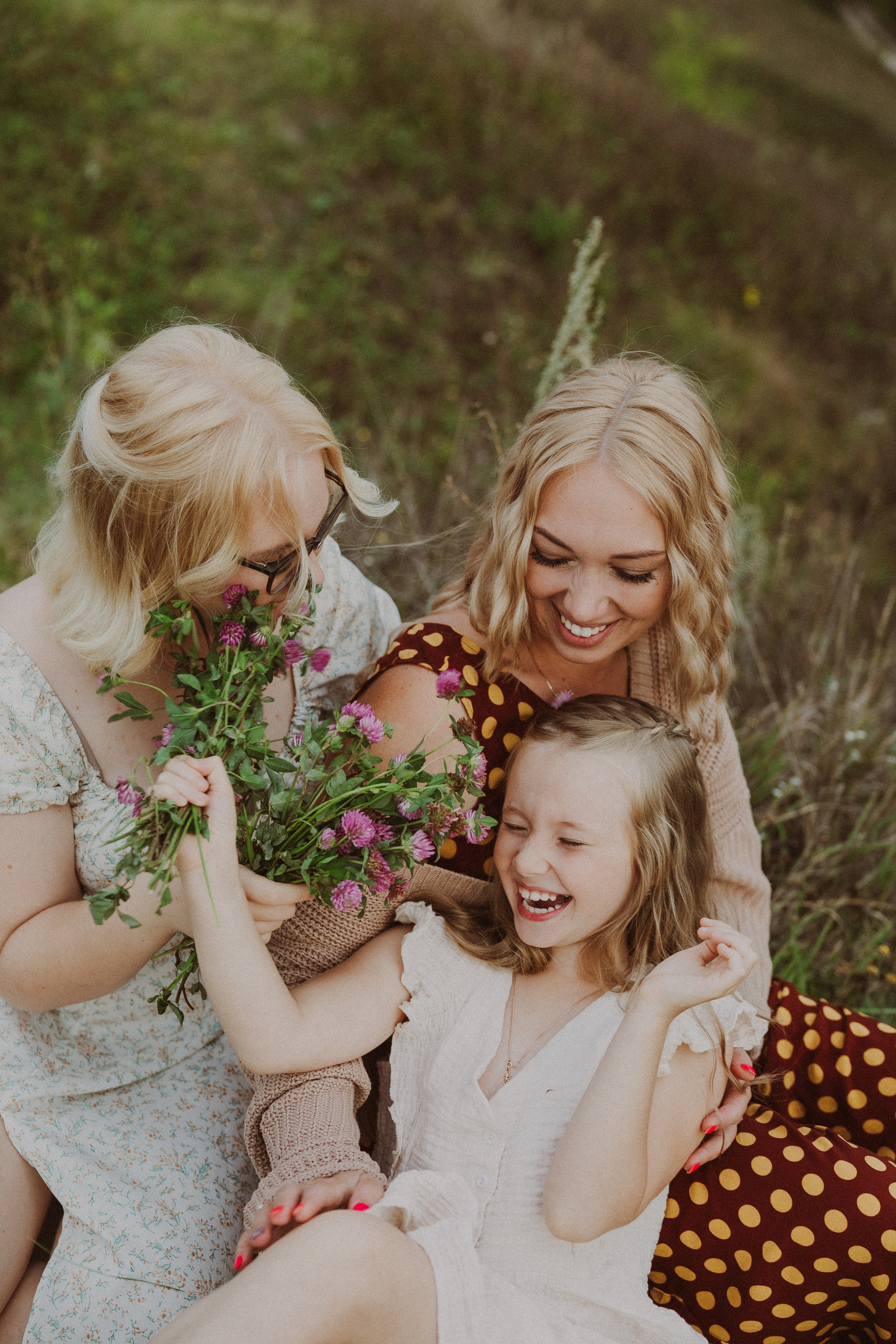 Семейная мама с дочками. Портретный и свадебный фотограф в Туле
