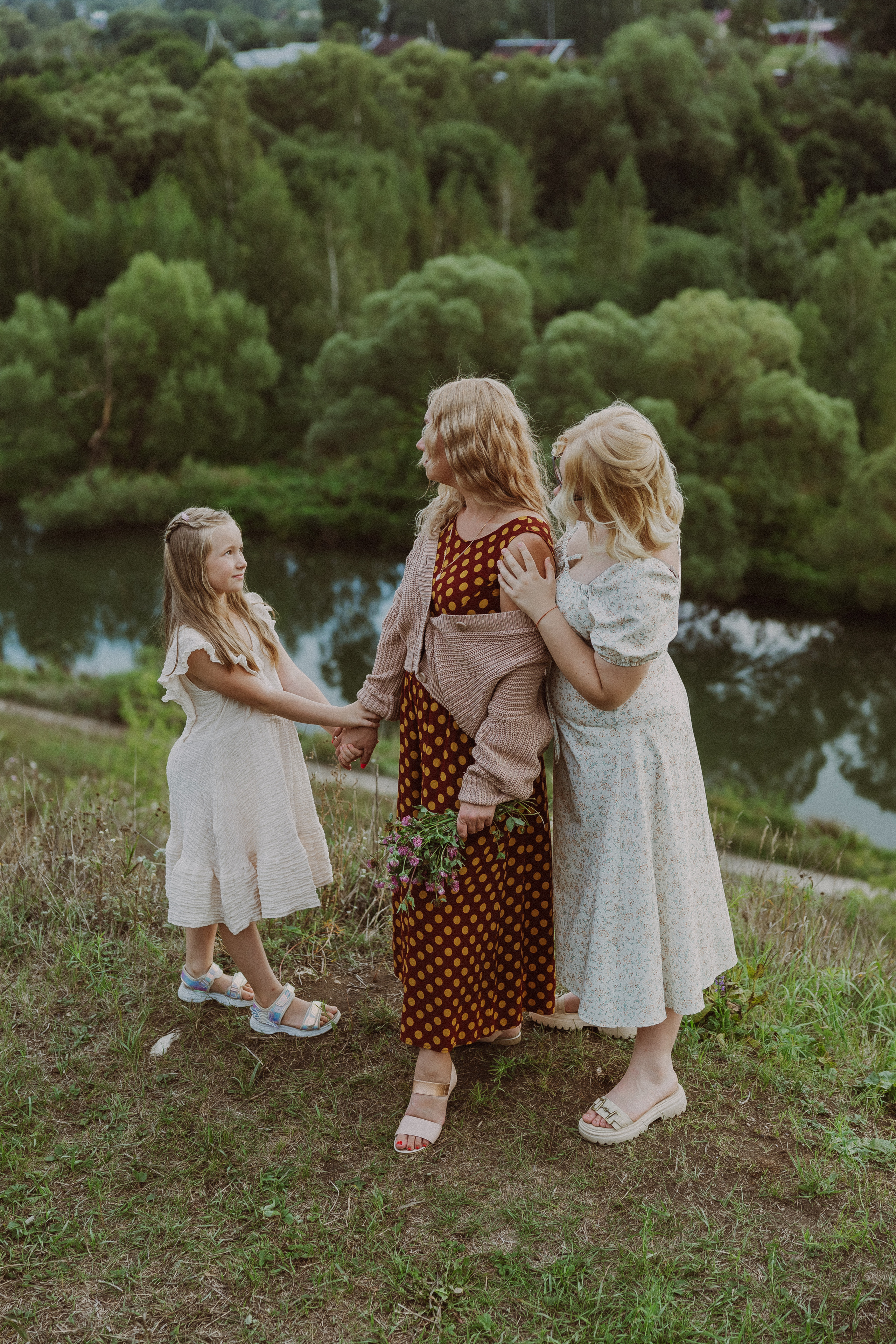 Семейная мама с дочками. Портретный и свадебный фотограф в Туле