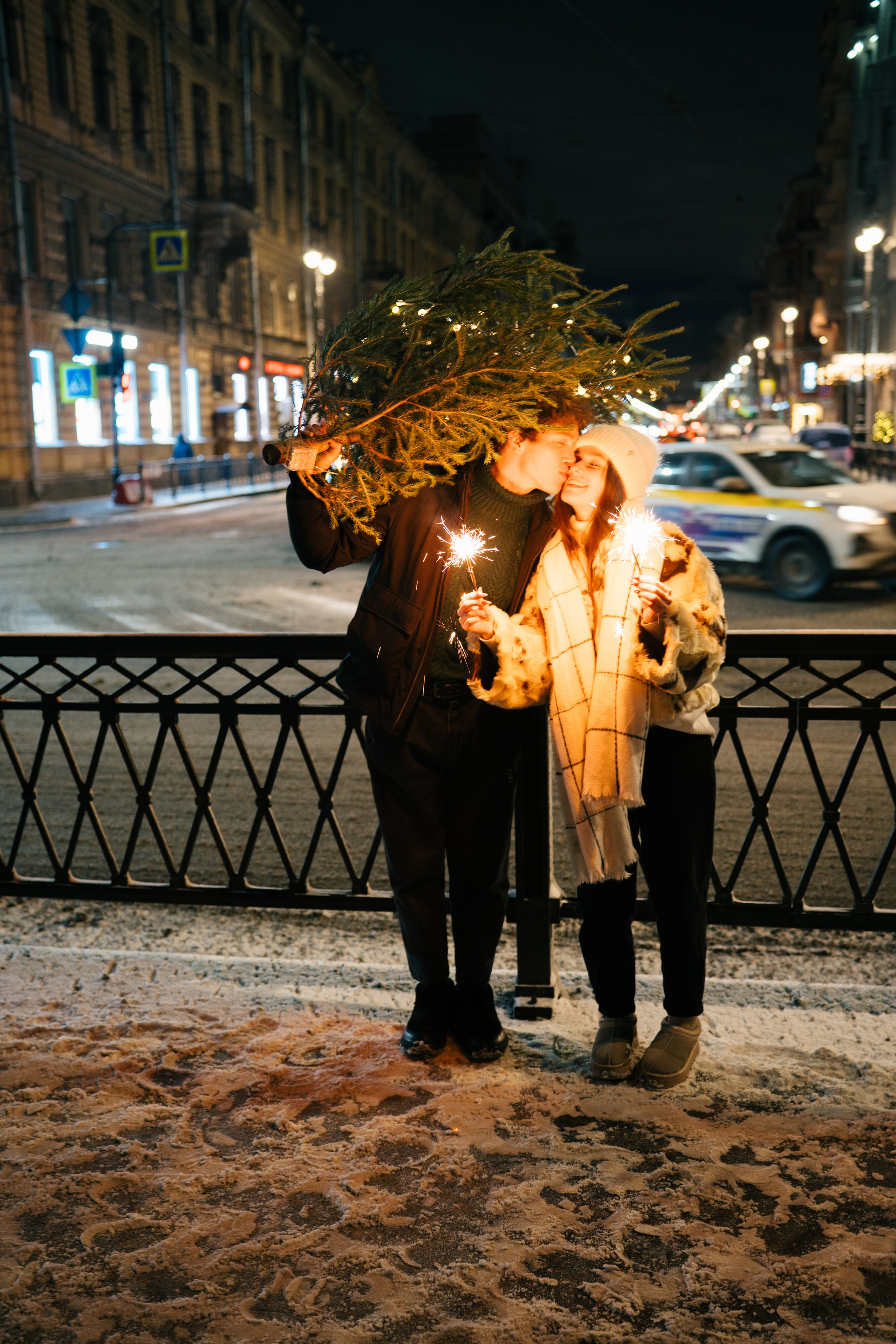 НОВОГОДНЯЯ ПРОГУЛКА ПАРЫ ПО ЧЕРНЫШЕВСКОЙ ПЕРЕД НОВЫМ ГОДОМ. Профессиональный фотограф, Санкт-Петербург — Виктория Богомолова