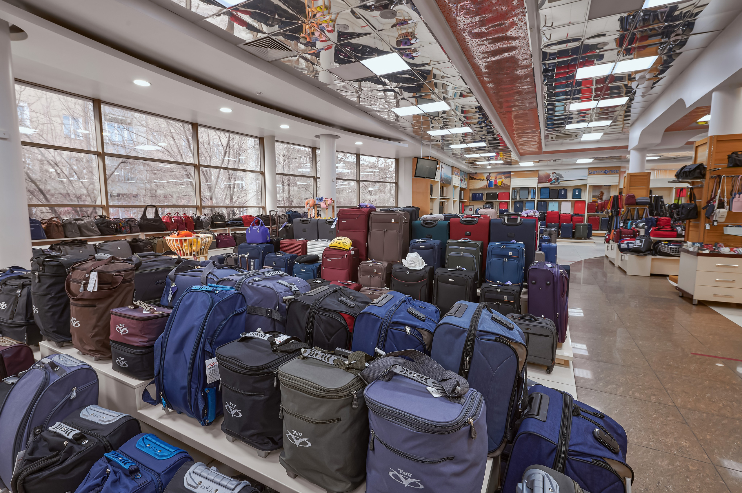 Портфолио по интерьерной и экстерьерной фотосъёмки: Мир Сумок — Правый берег. Фотограф Яковлев Роман — Красноярск