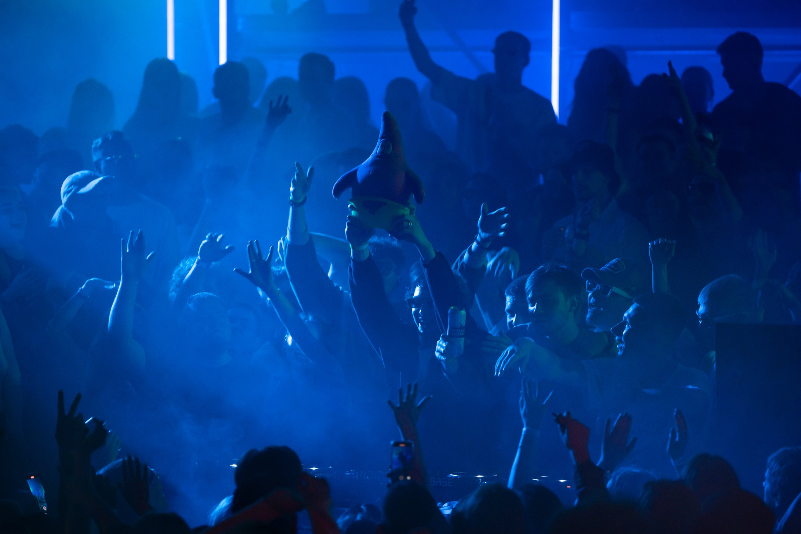 Metro Gorkovskaya Port June 1506. Sunnyman